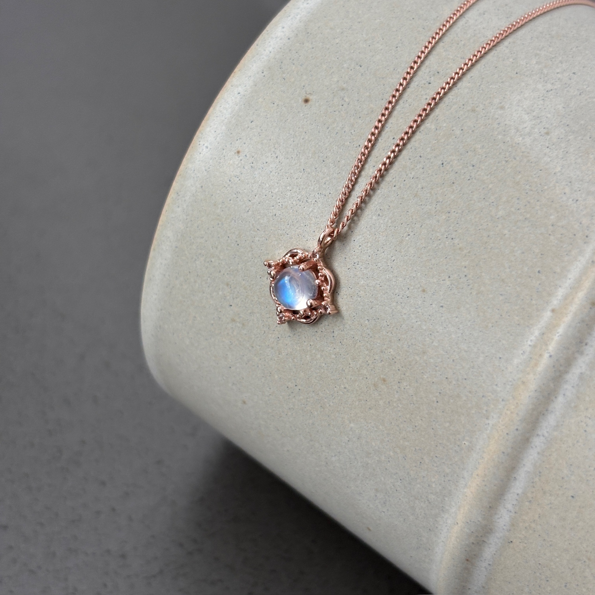 藤蔓月光石項鍊