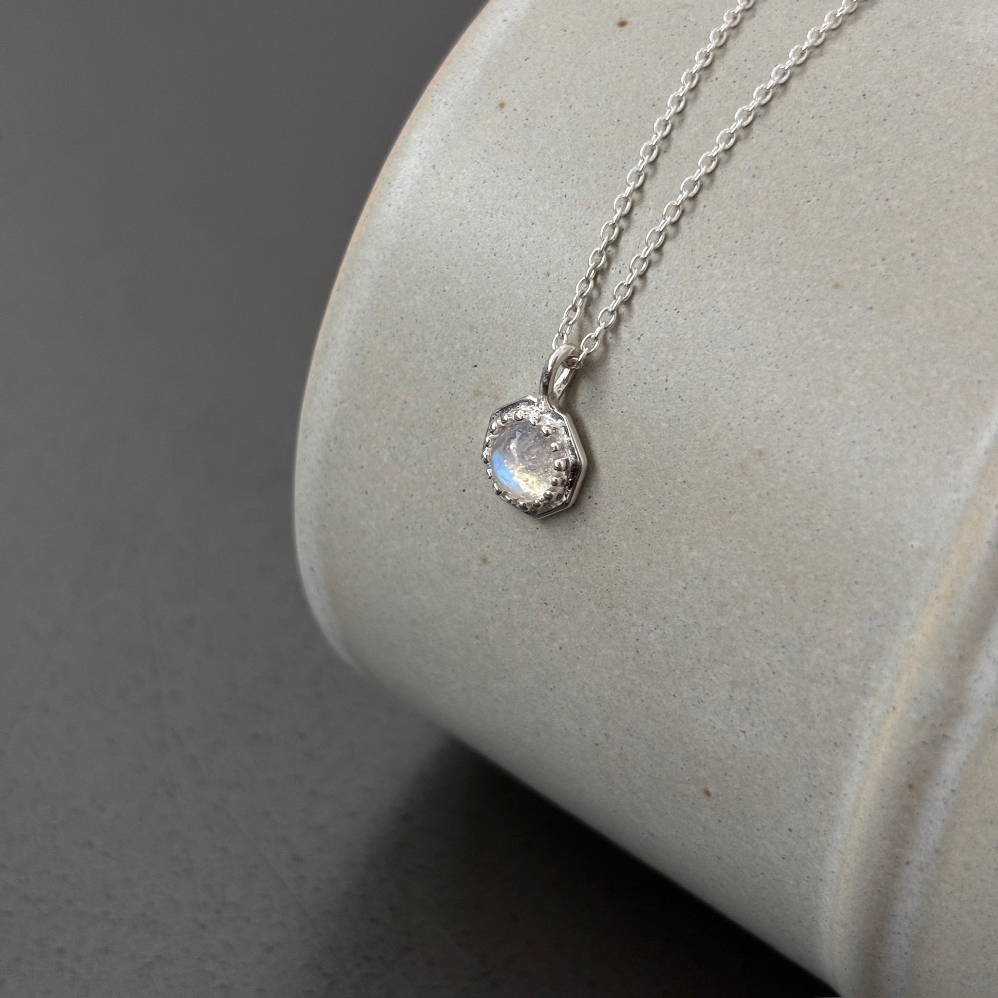 八角印章月光石項鍊