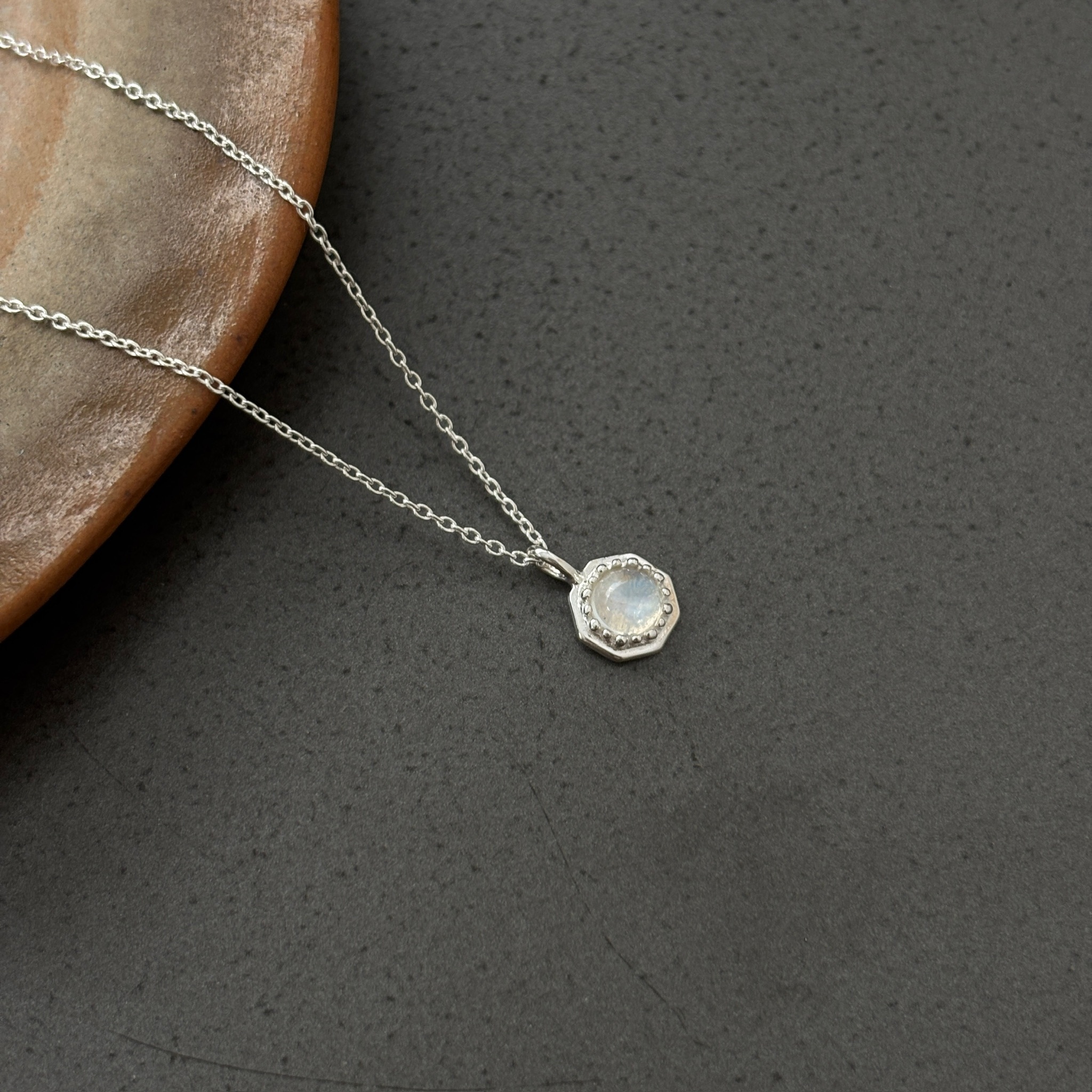 八角印章月光石項鍊