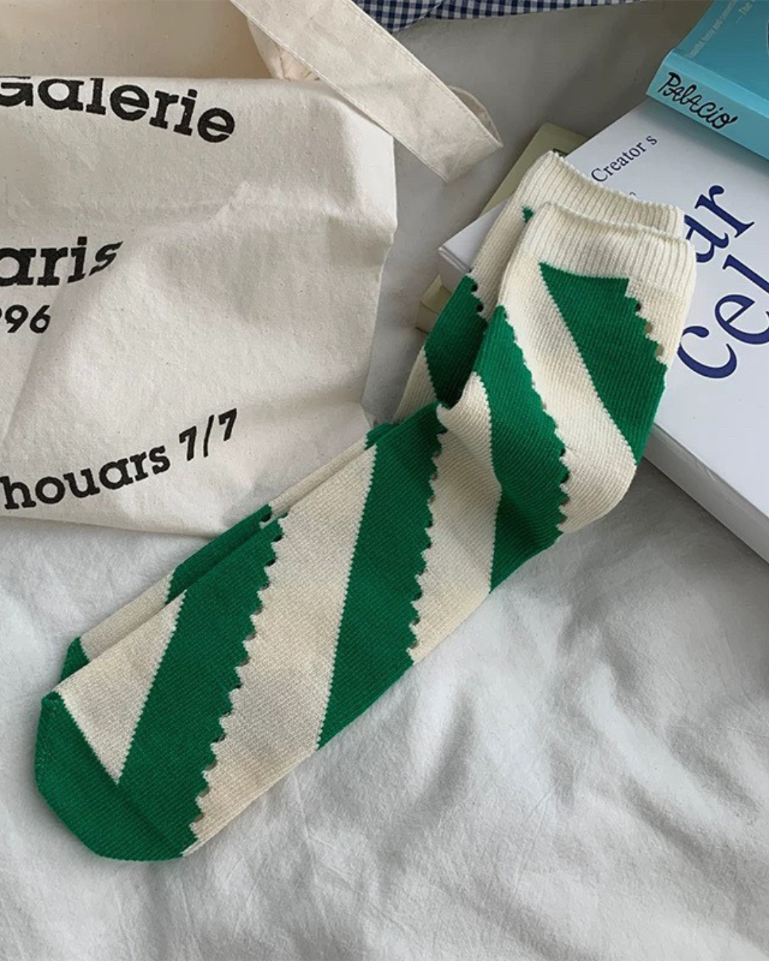 斜紋拼接鏤空洞洞中筒襪