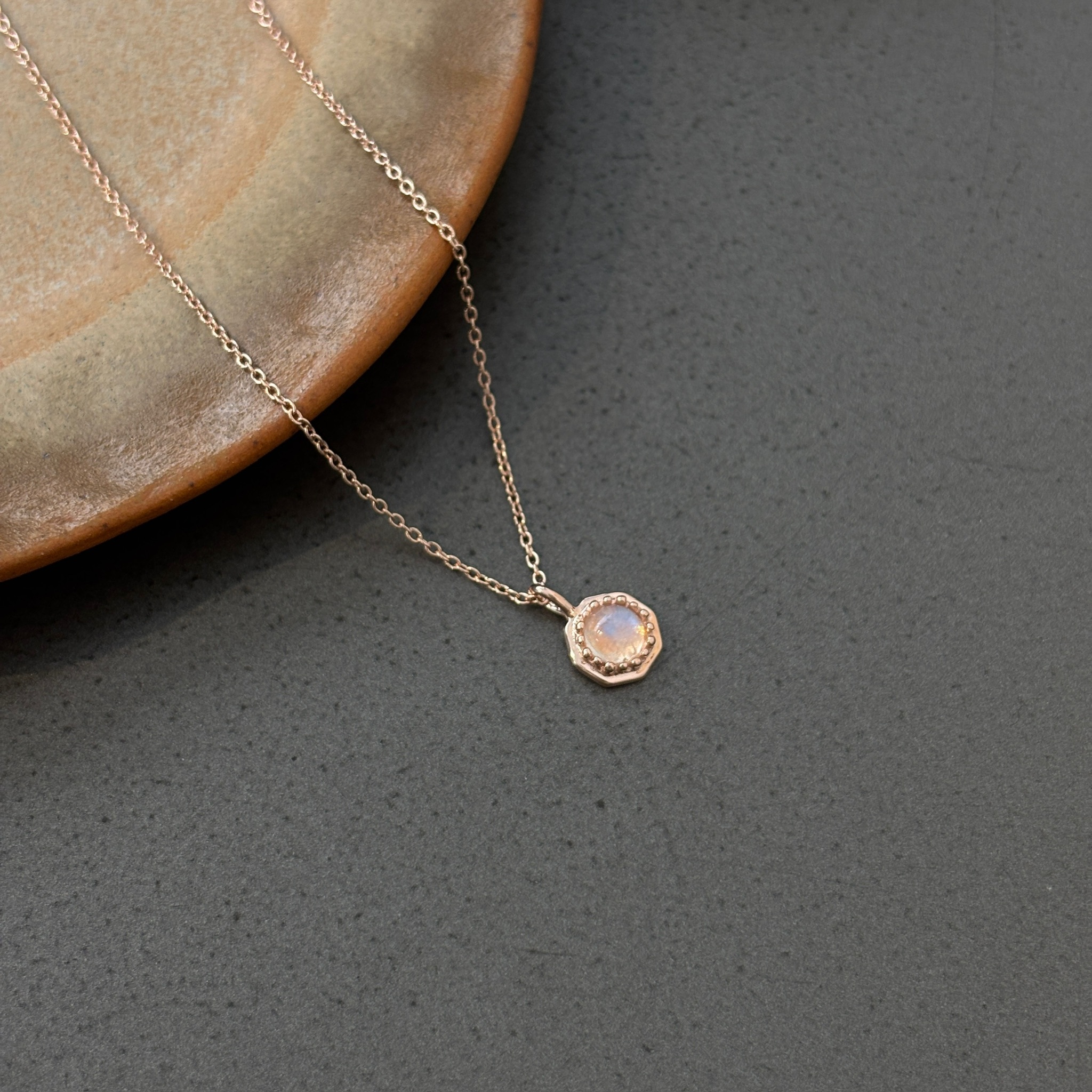 八角印章月光石項鍊