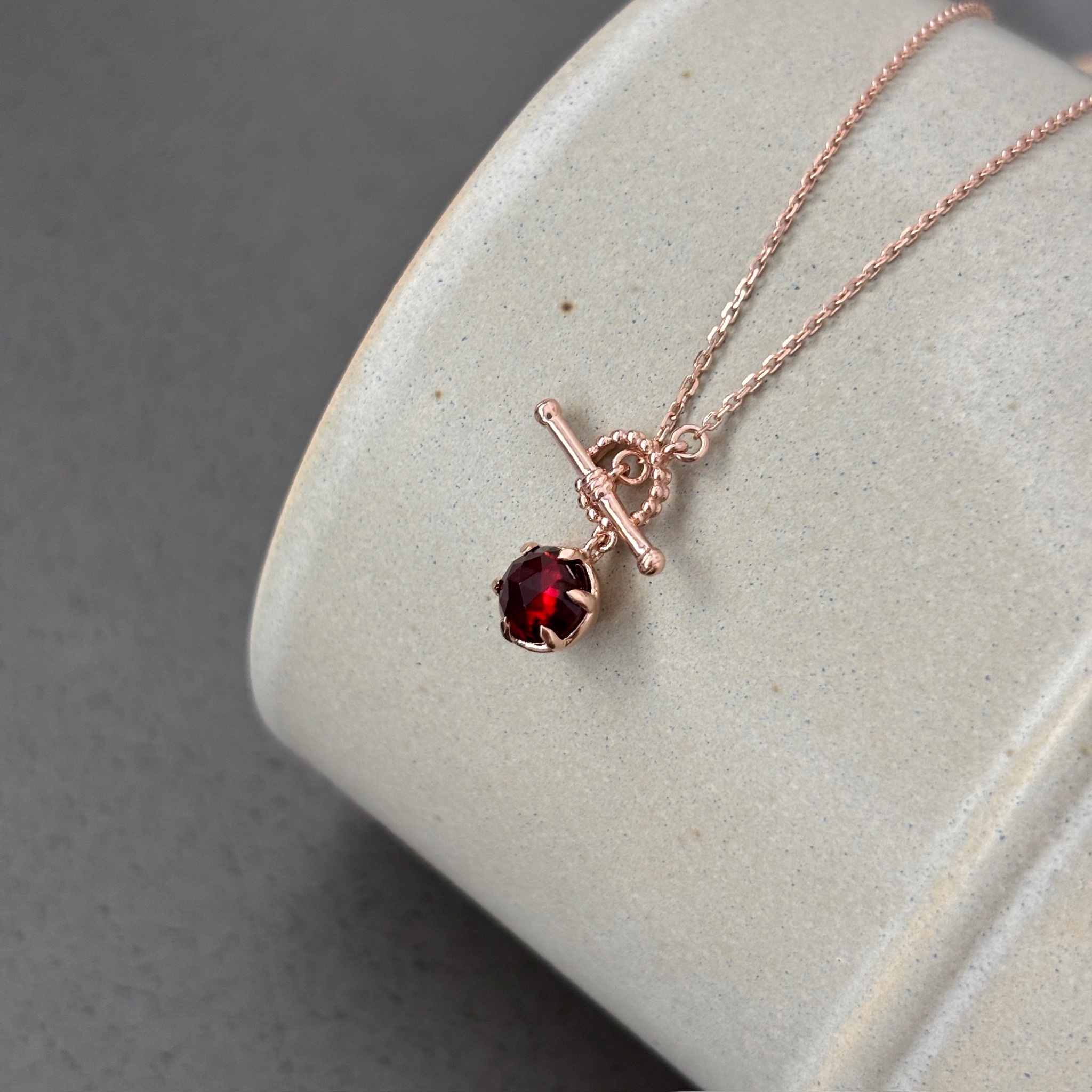 爪鑲雪球石榴石OT項鍊