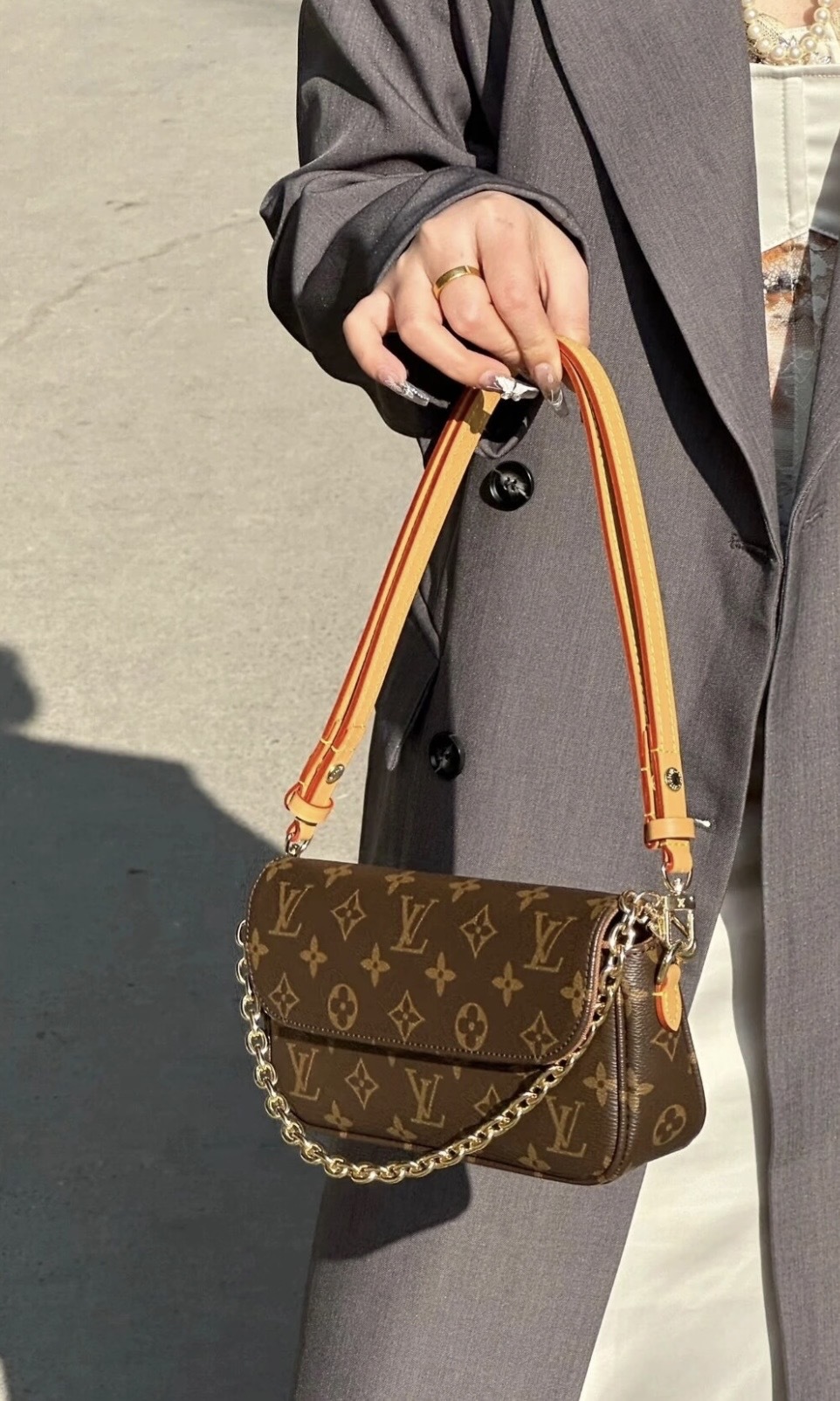 LOUIS VUITTON LV WOC Wallet on Chain Ivy 手袋
