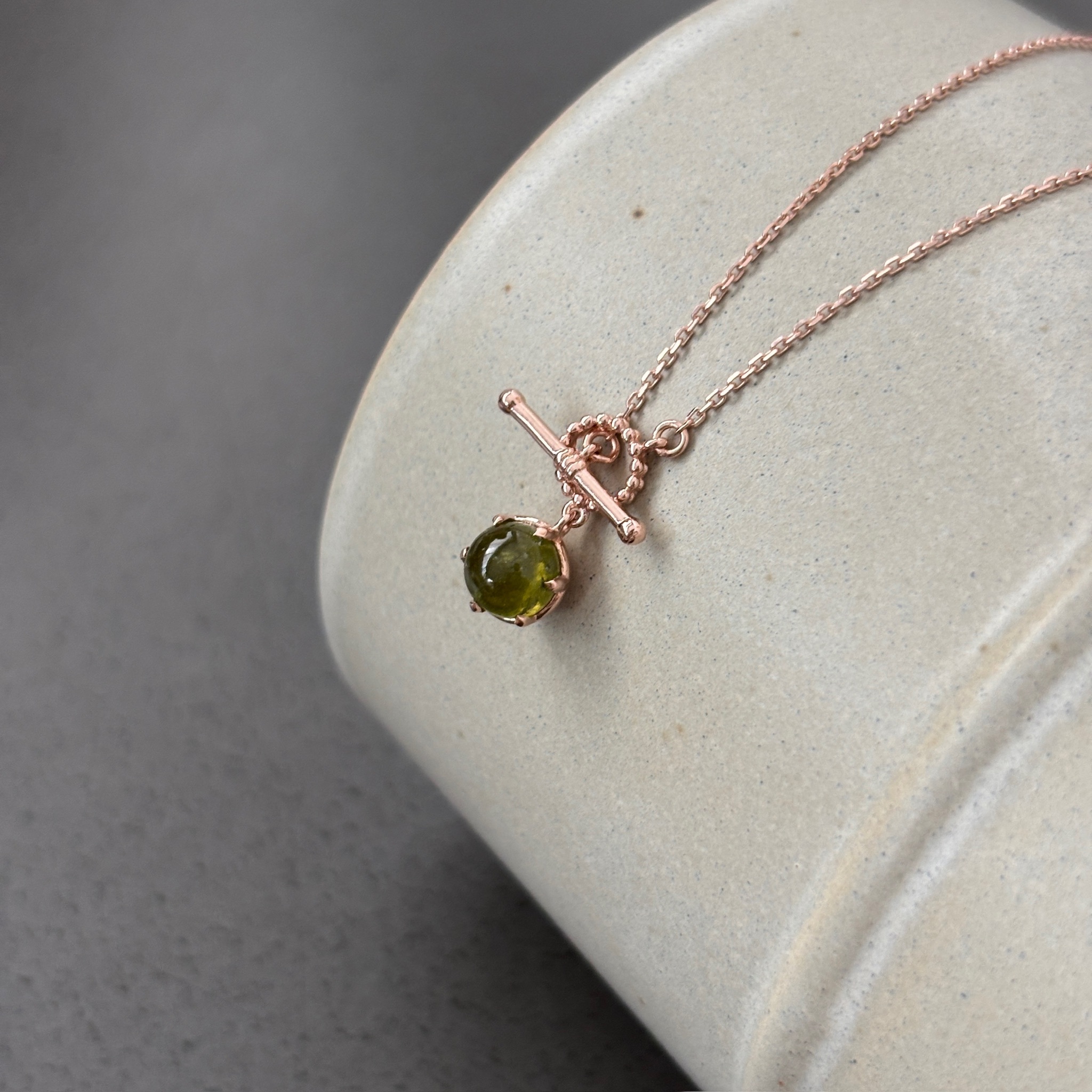 爪鑲雪球維蘇威石OT項鍊