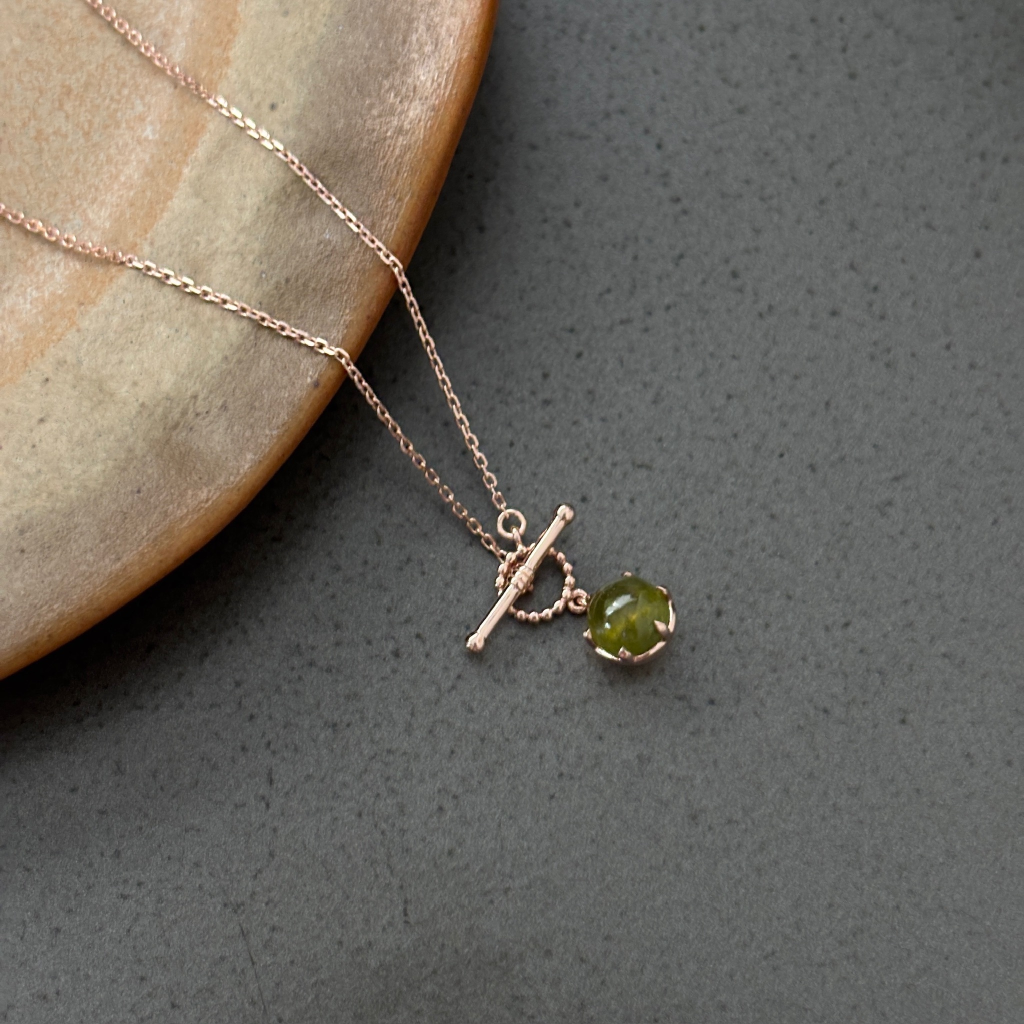 爪鑲雪球維蘇威石OT項鍊