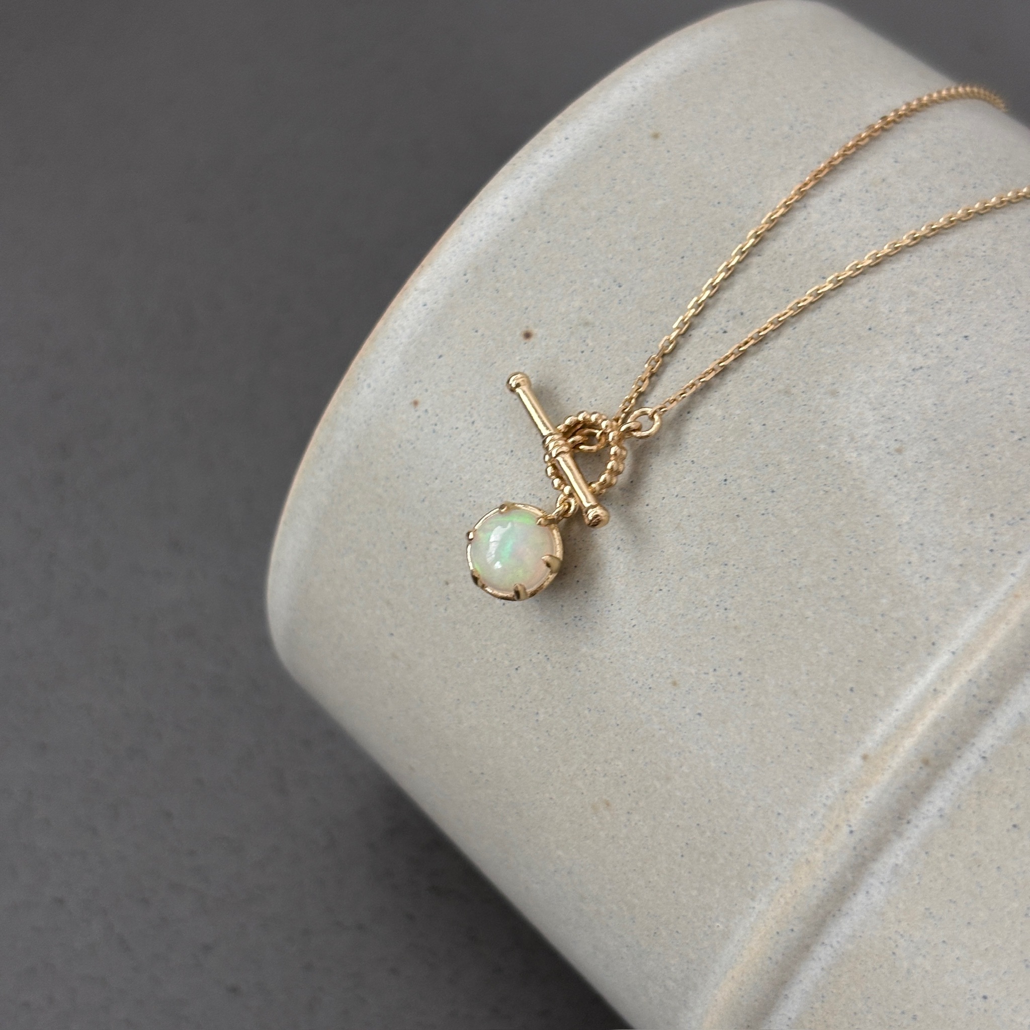 爪鑲雪球歐泊石OT項鍊