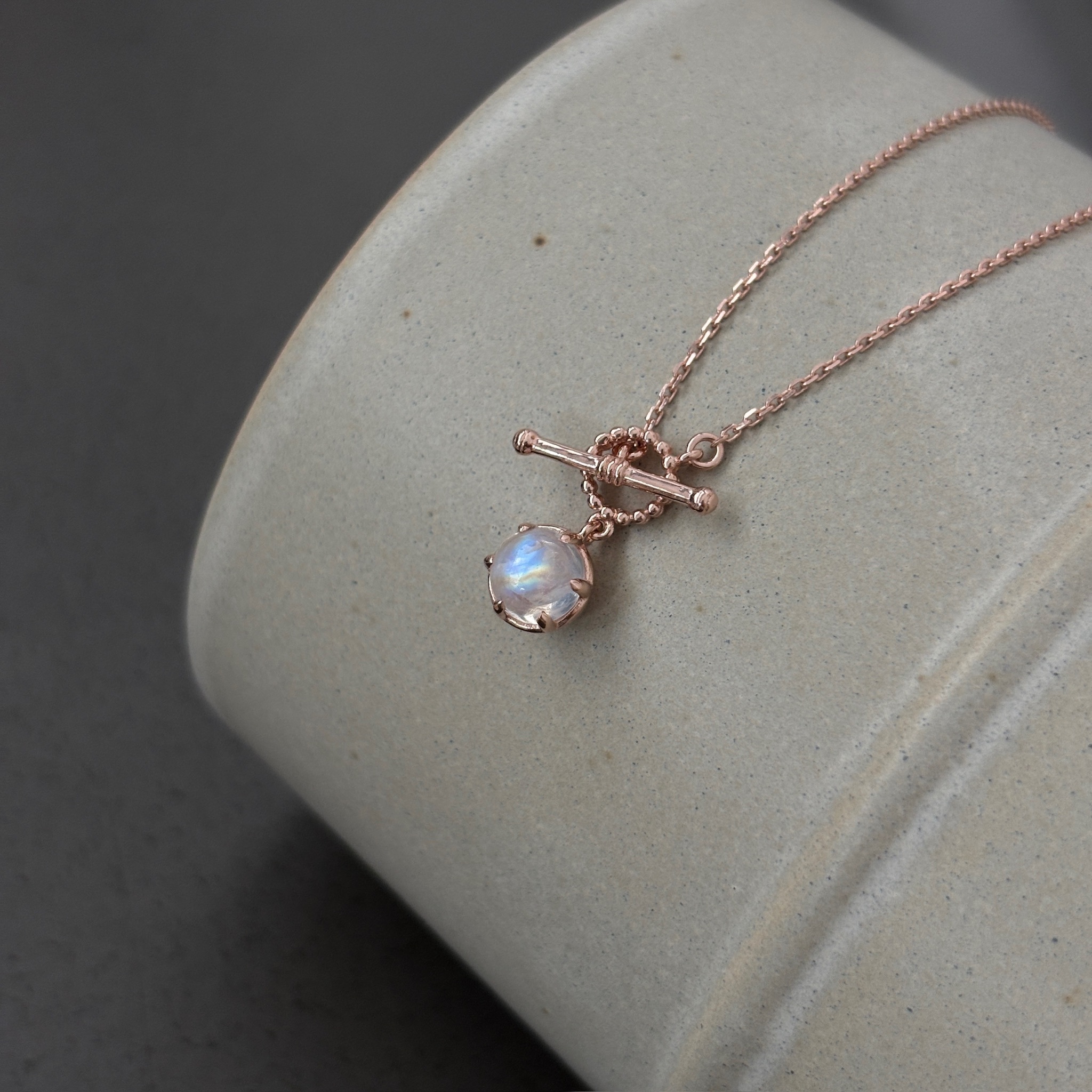 爪鑲雪球月光石OT項鍊