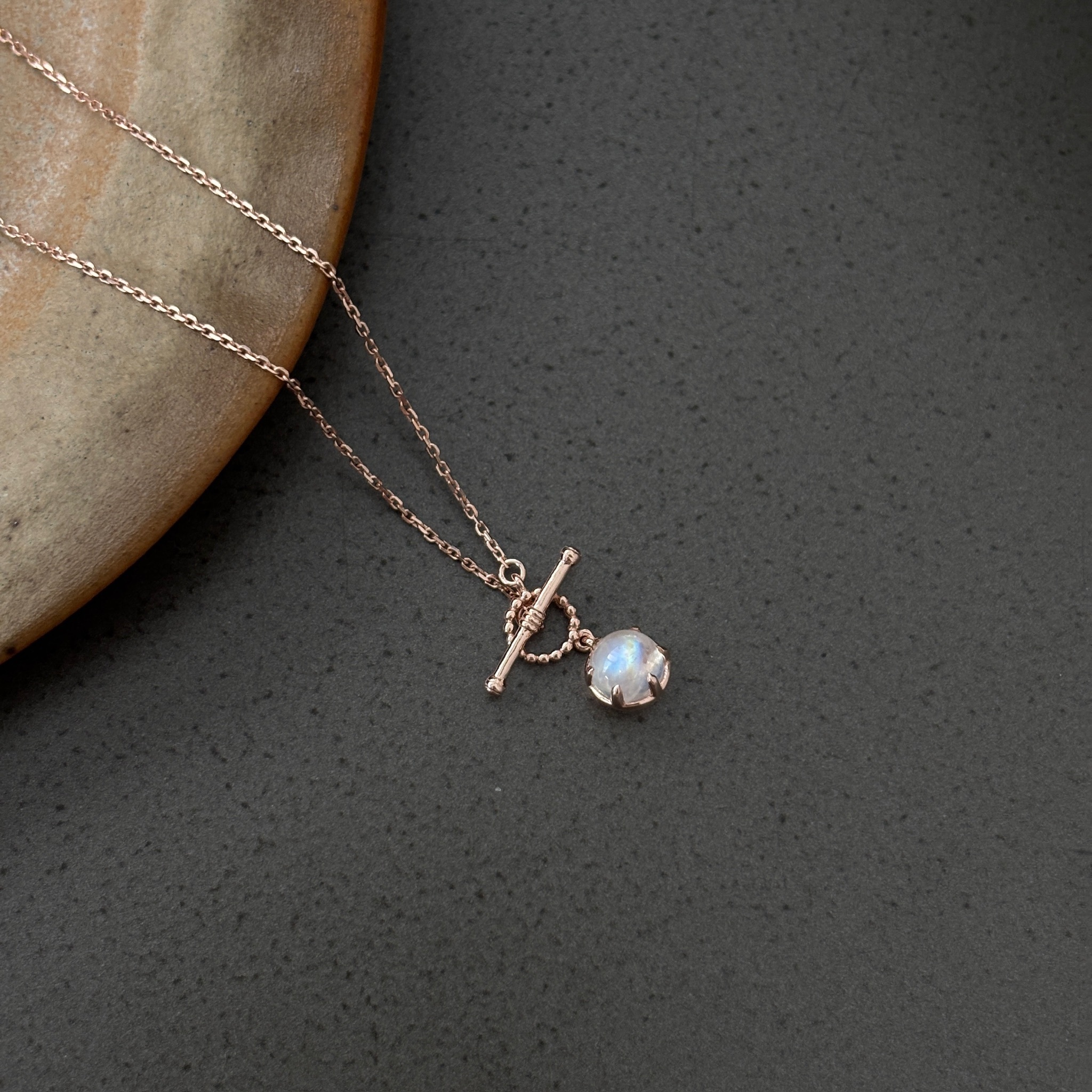 爪鑲雪球月光石OT項鍊