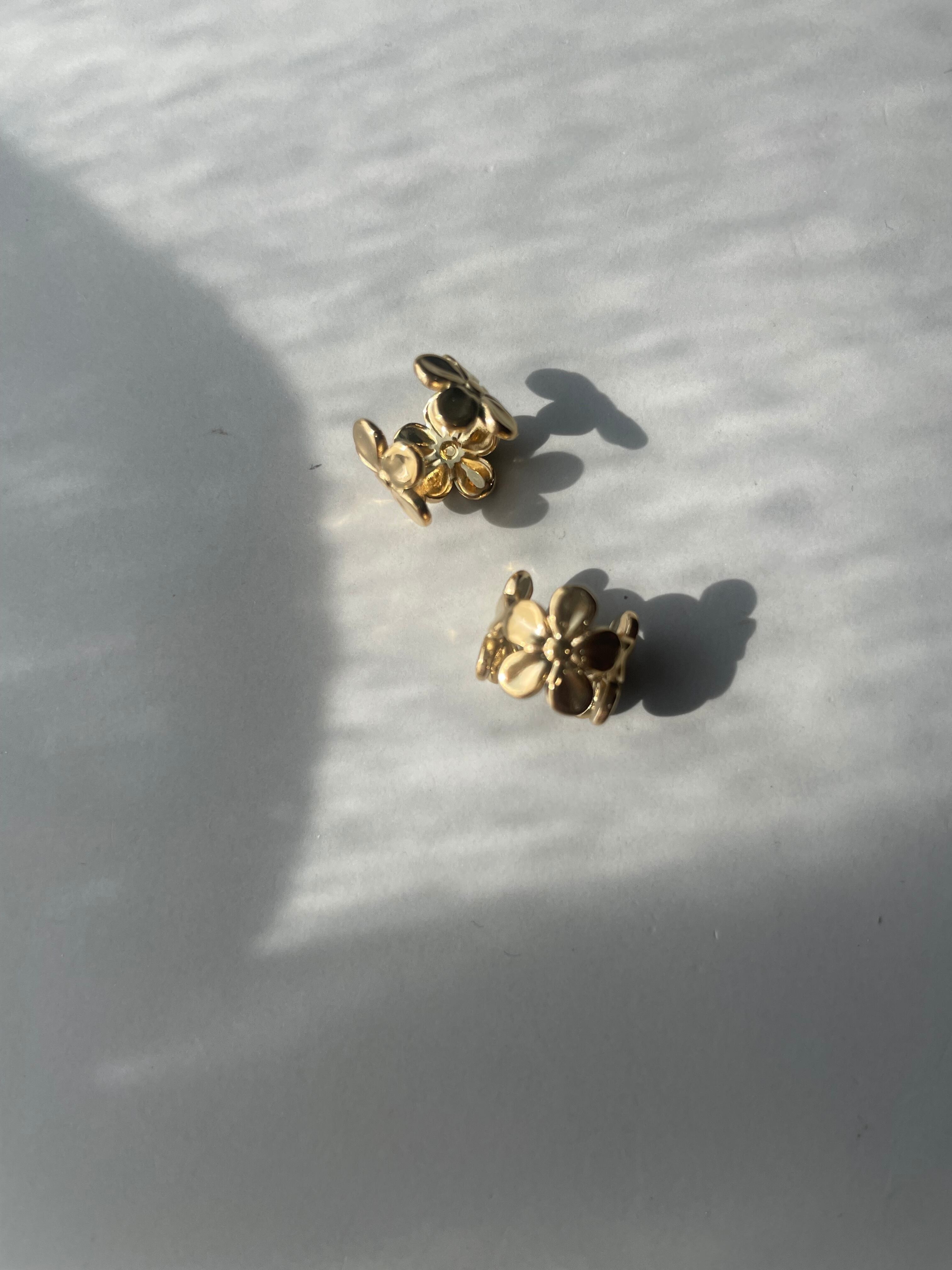 flower motif ear cuff
