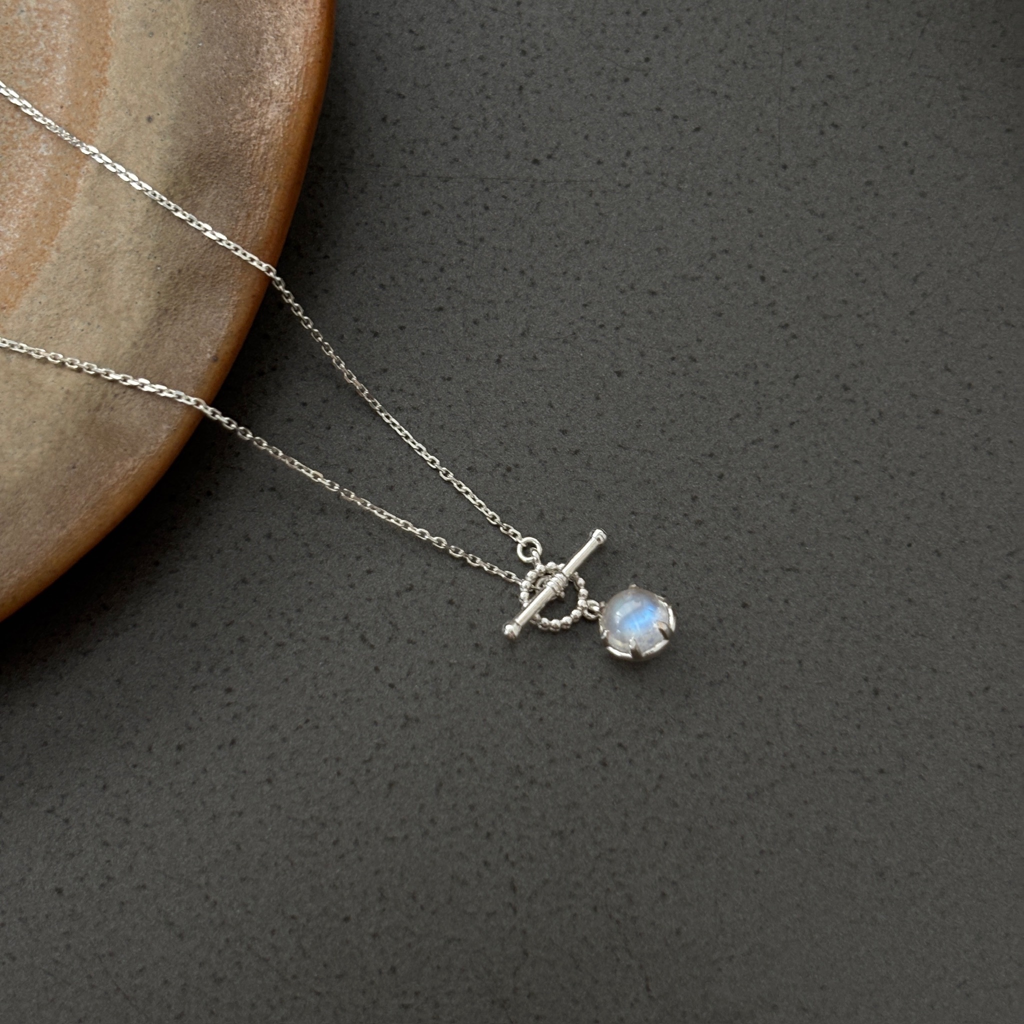 爪鑲雪球月光石OT項鍊