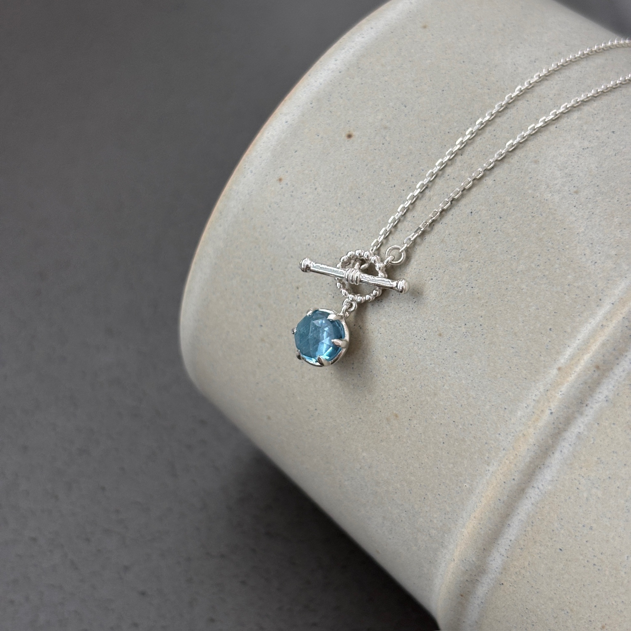 爪鑲雪球瑞士藍托帕石OT項鍊