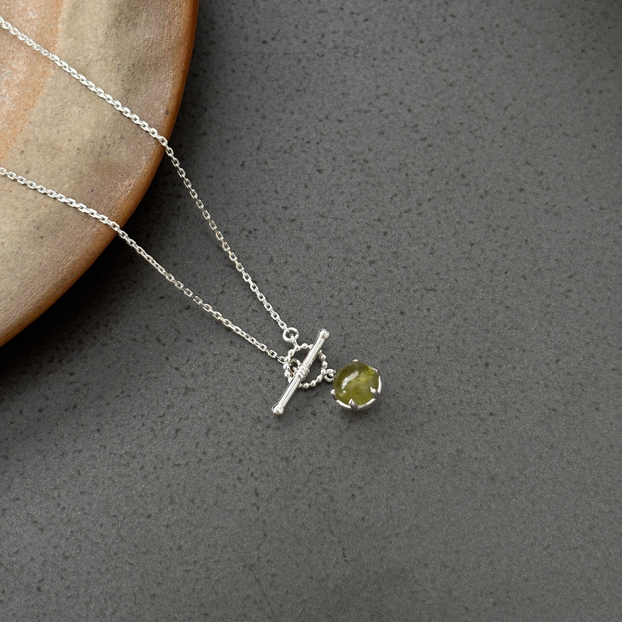 爪鑲雪球維蘇威石OT項鍊