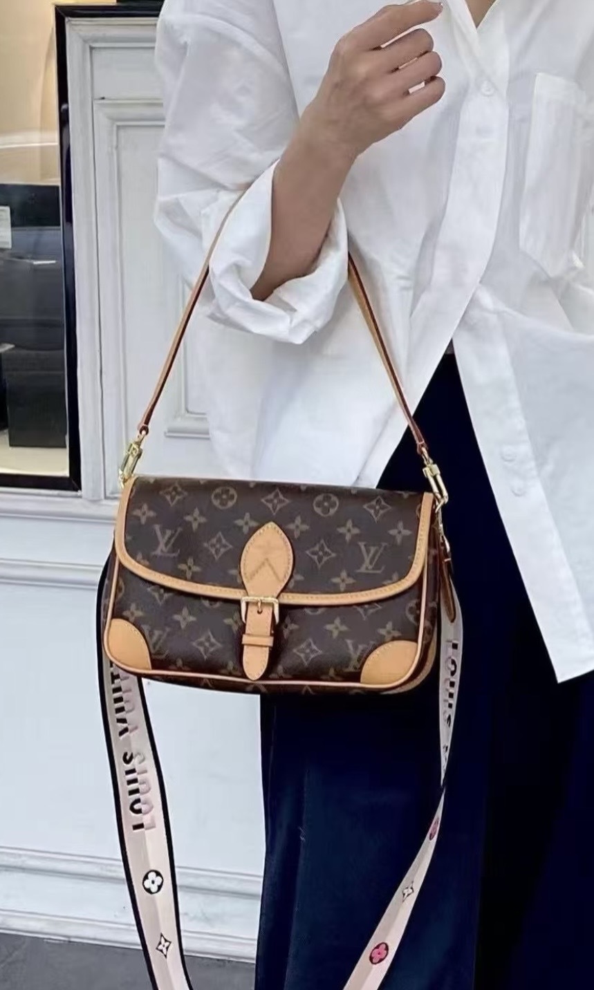 LOUIS VUITTON LV 法棍黑肩帶