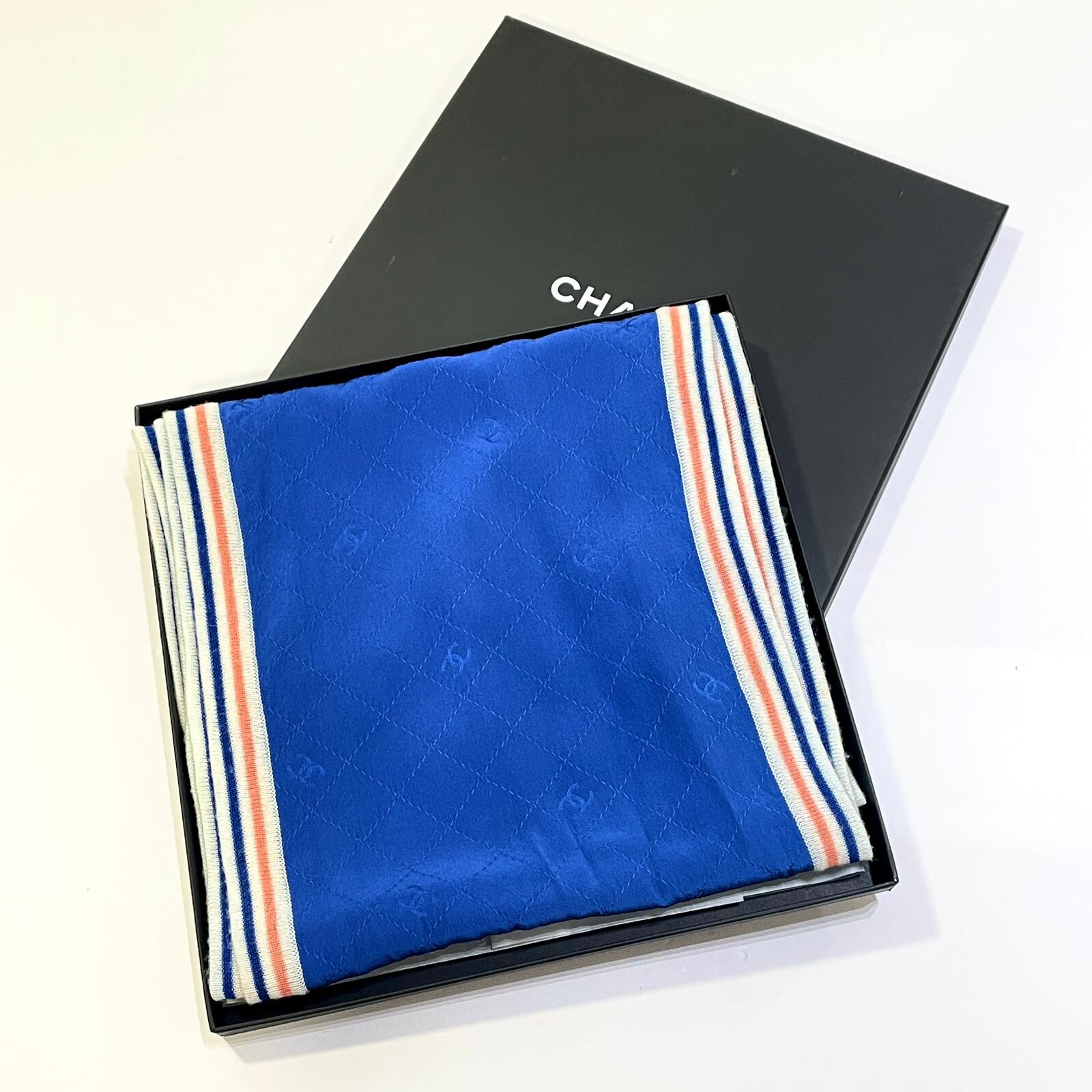 99%NEW 二手CHANEL圍巾 SILK SCARF 藍色刺繡雙C圖案絲巾 #香榭站正品