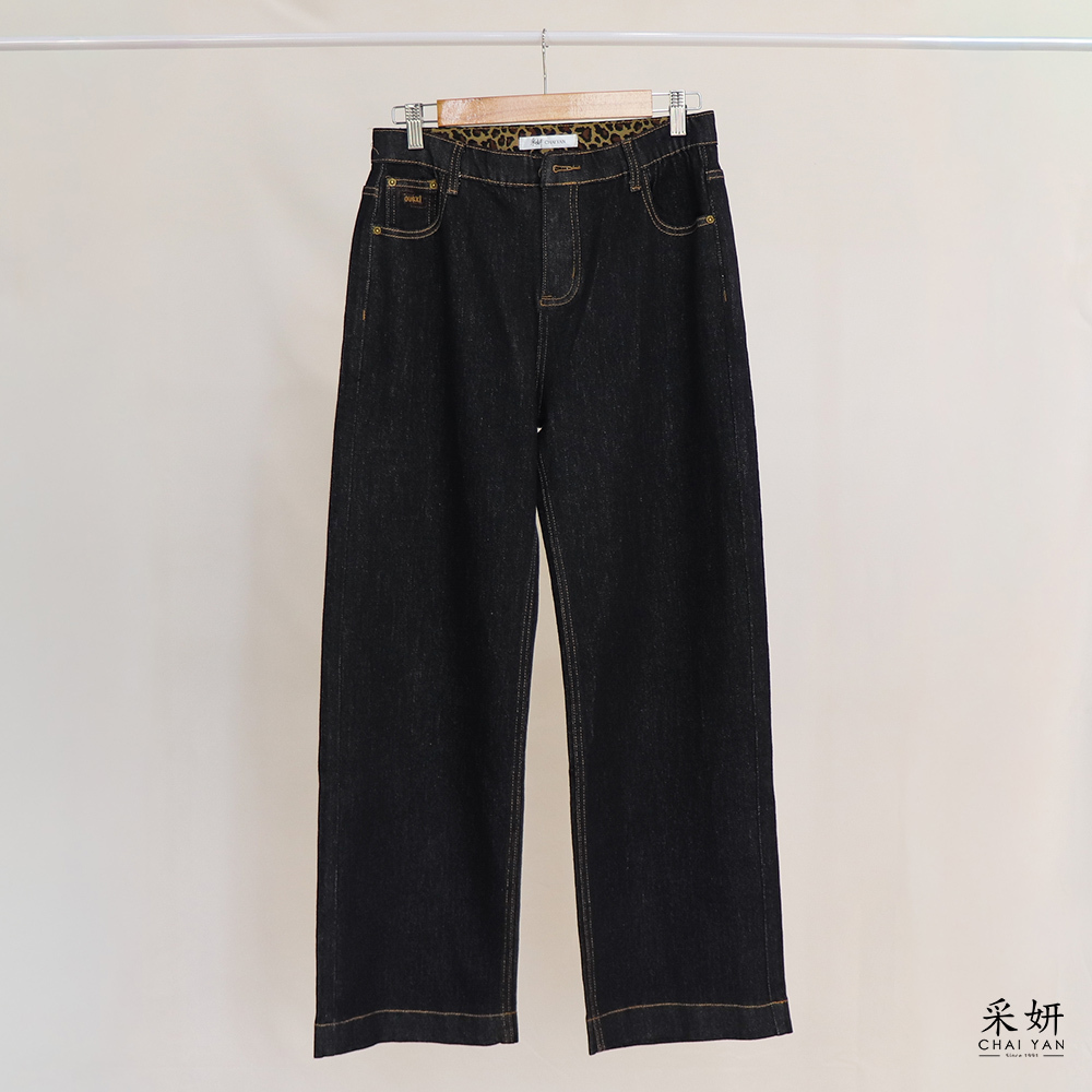 鈕釦豹紋腰頭直筒牛仔褲