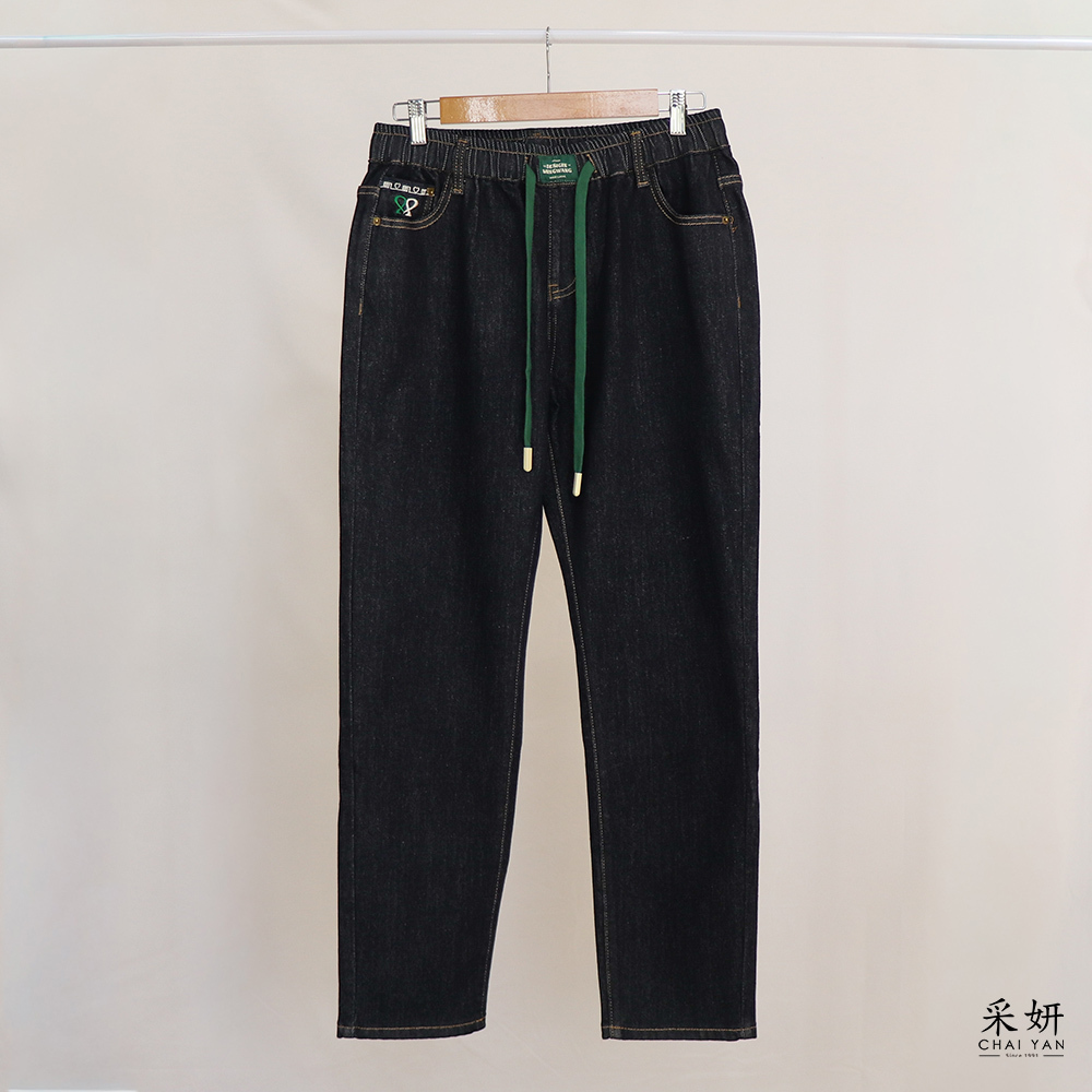 布標小刺繡休閒牛仔褲