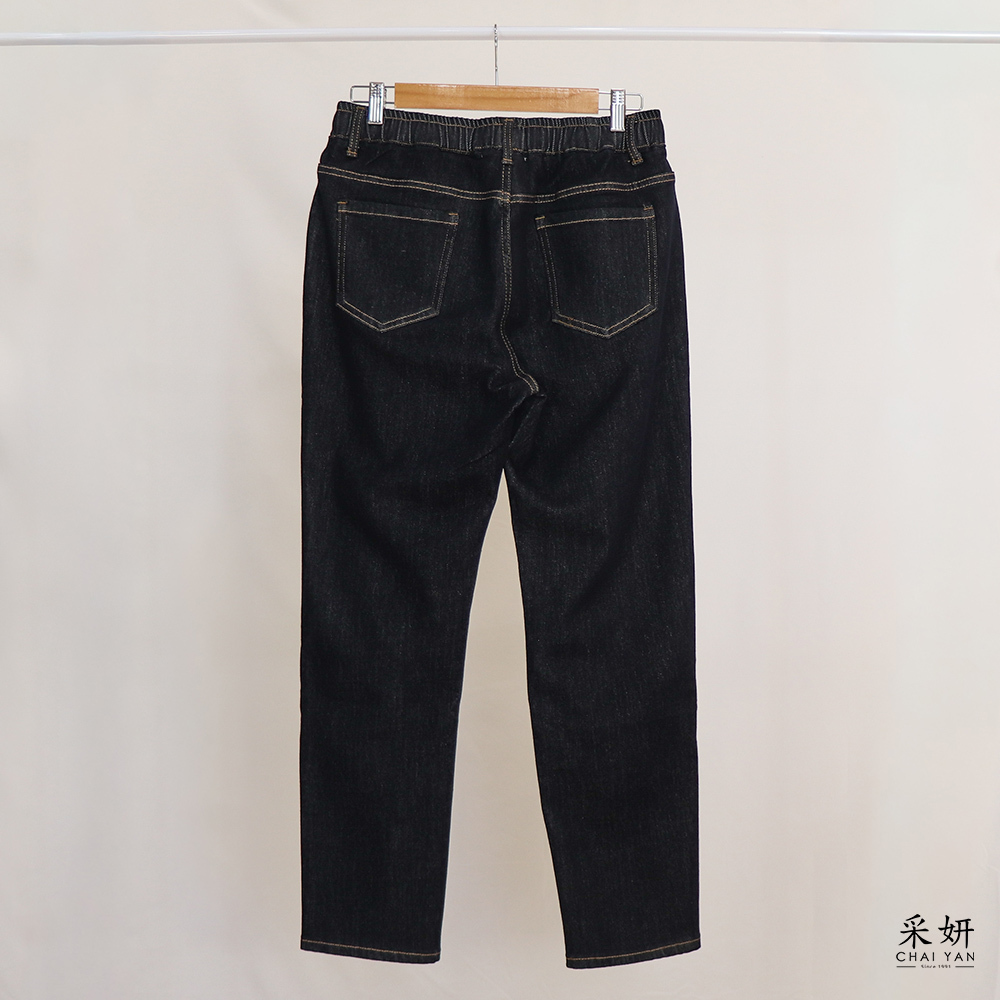 布標小刺繡休閒牛仔褲