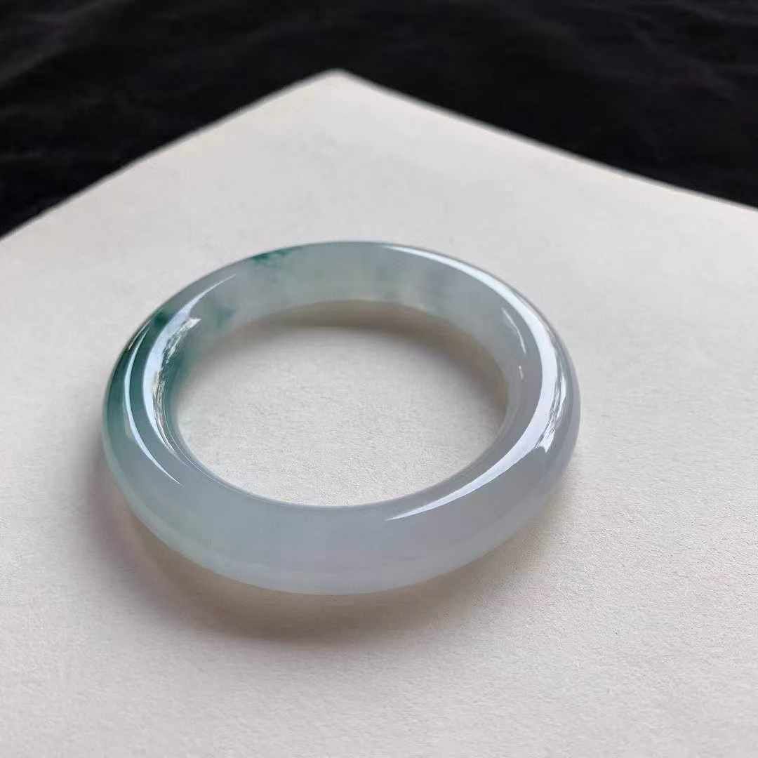 1275610 56.7mm翡翠高冰飄花圓條手鐲 (56-58)