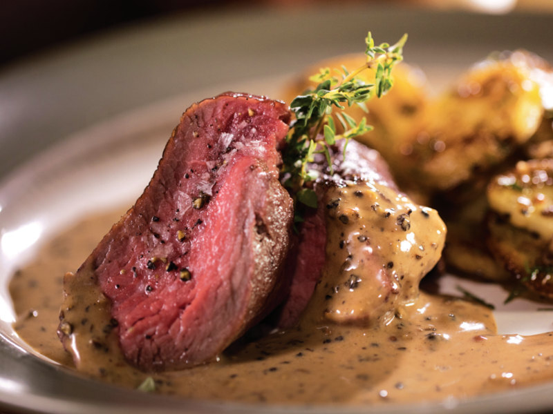 牛柳烤薯仔配黑胡椒汁