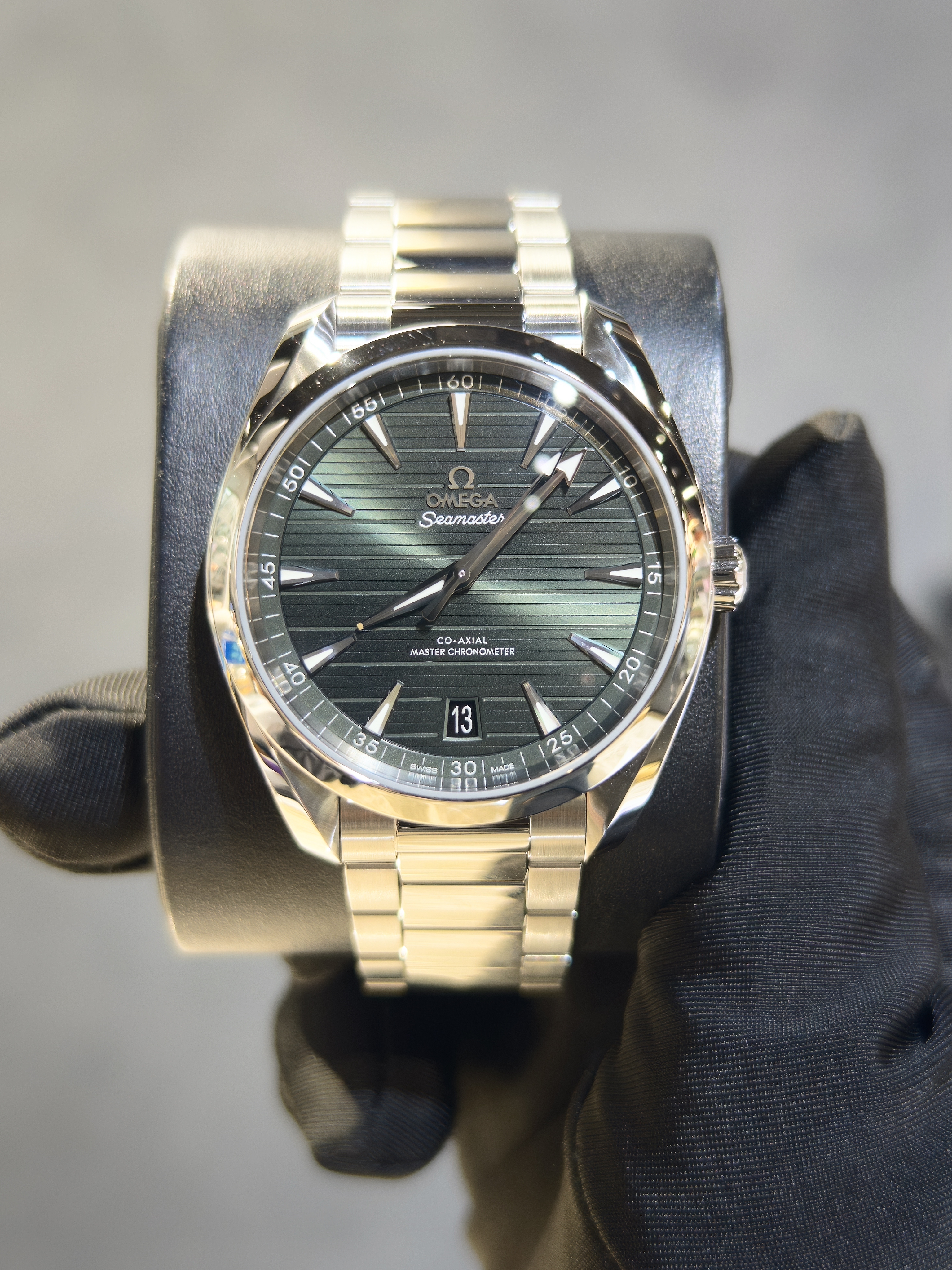BRAND NEW OMEGA SEAMASTER 220.10.41.21.10.001  22010412110001  AQUA TERRA 150M GREEN CO‑AXIAL MASTER CHRONOMETER 41MM