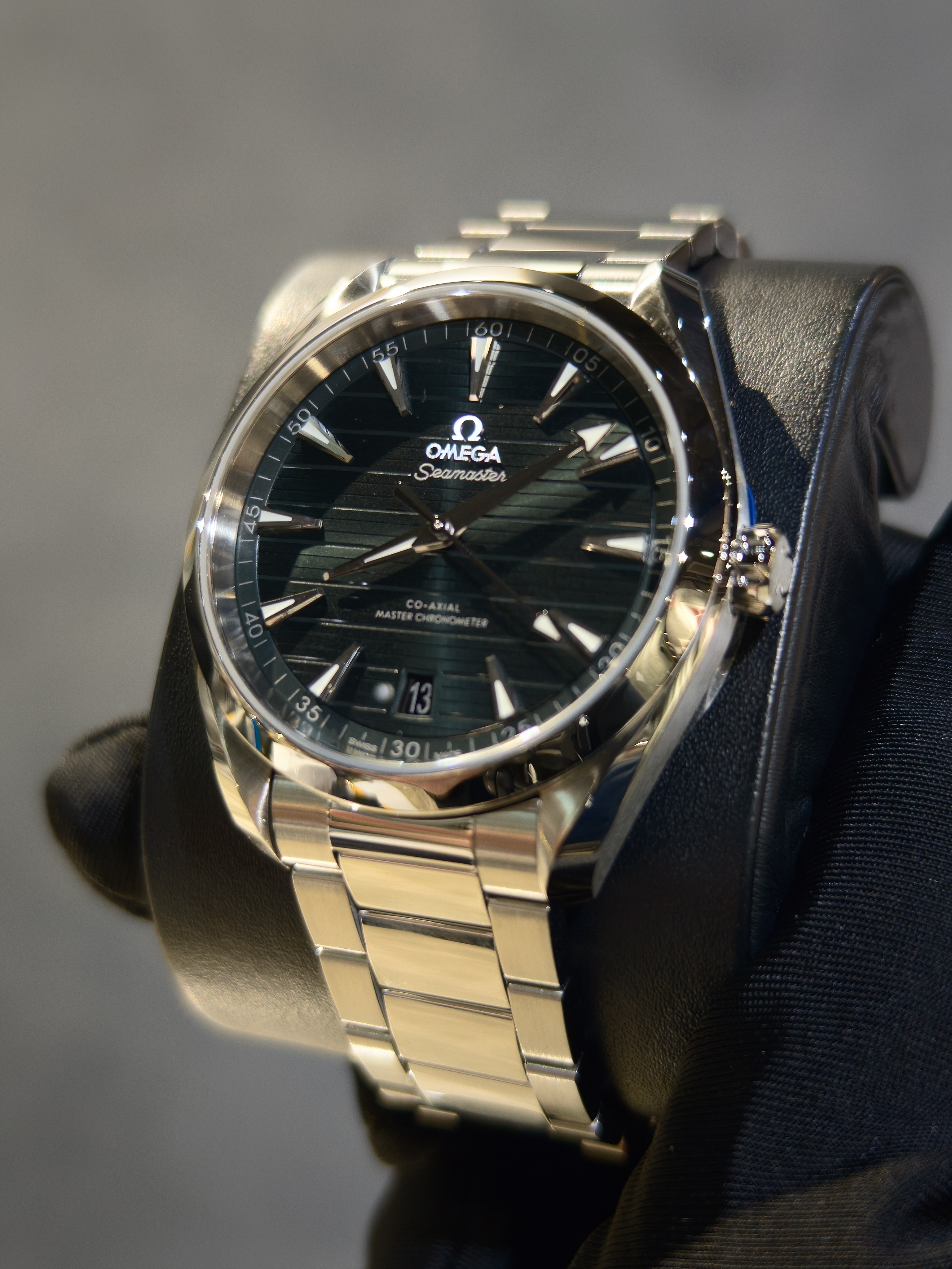 BRAND NEW OMEGA SEAMASTER 220.10.41.21.10.001  22010412110001  AQUA TERRA 150M GREEN CO‑AXIAL MASTER CHRONOMETER 41MM