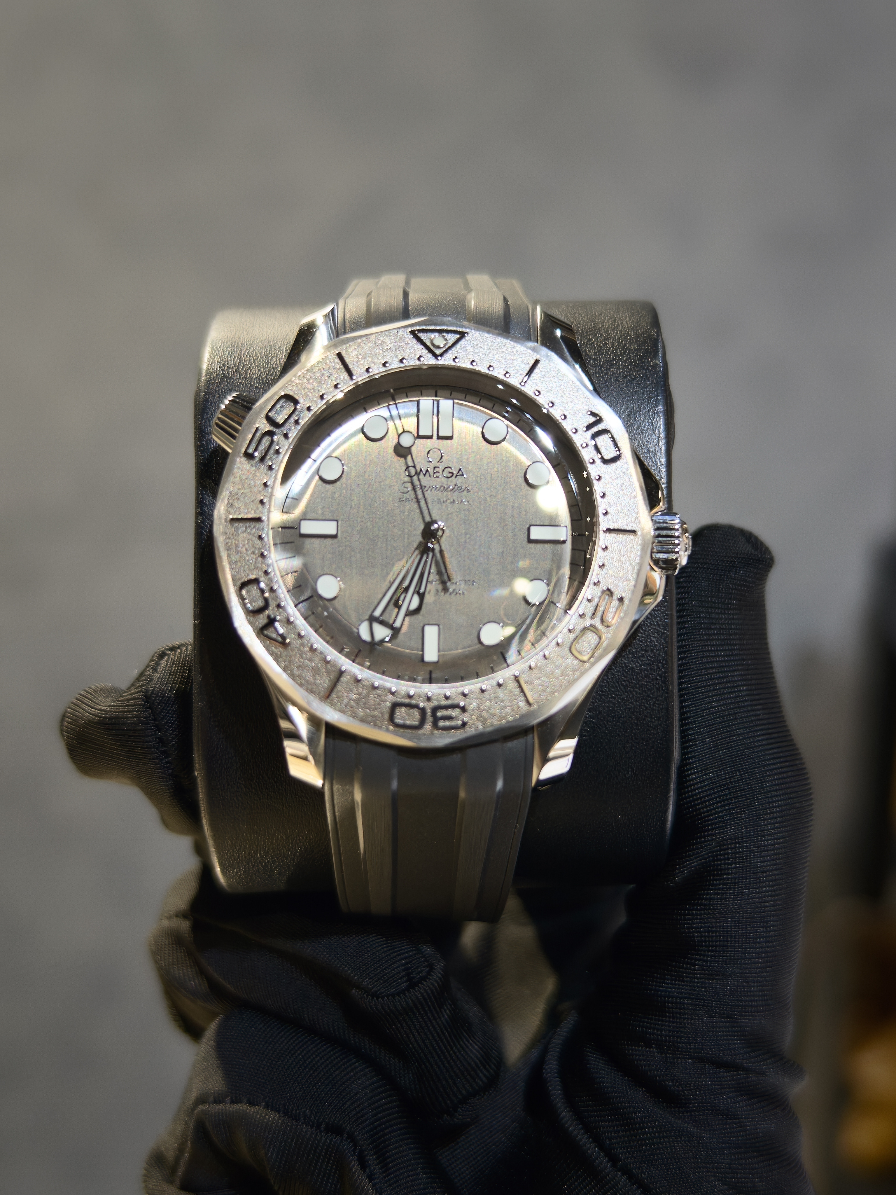 BRAND NEW OMEGA  210.32.42.20.06.002 21032422006002 SEA MASTER 300M STEEL GREY DIAL RUBBER STRAP 42MM