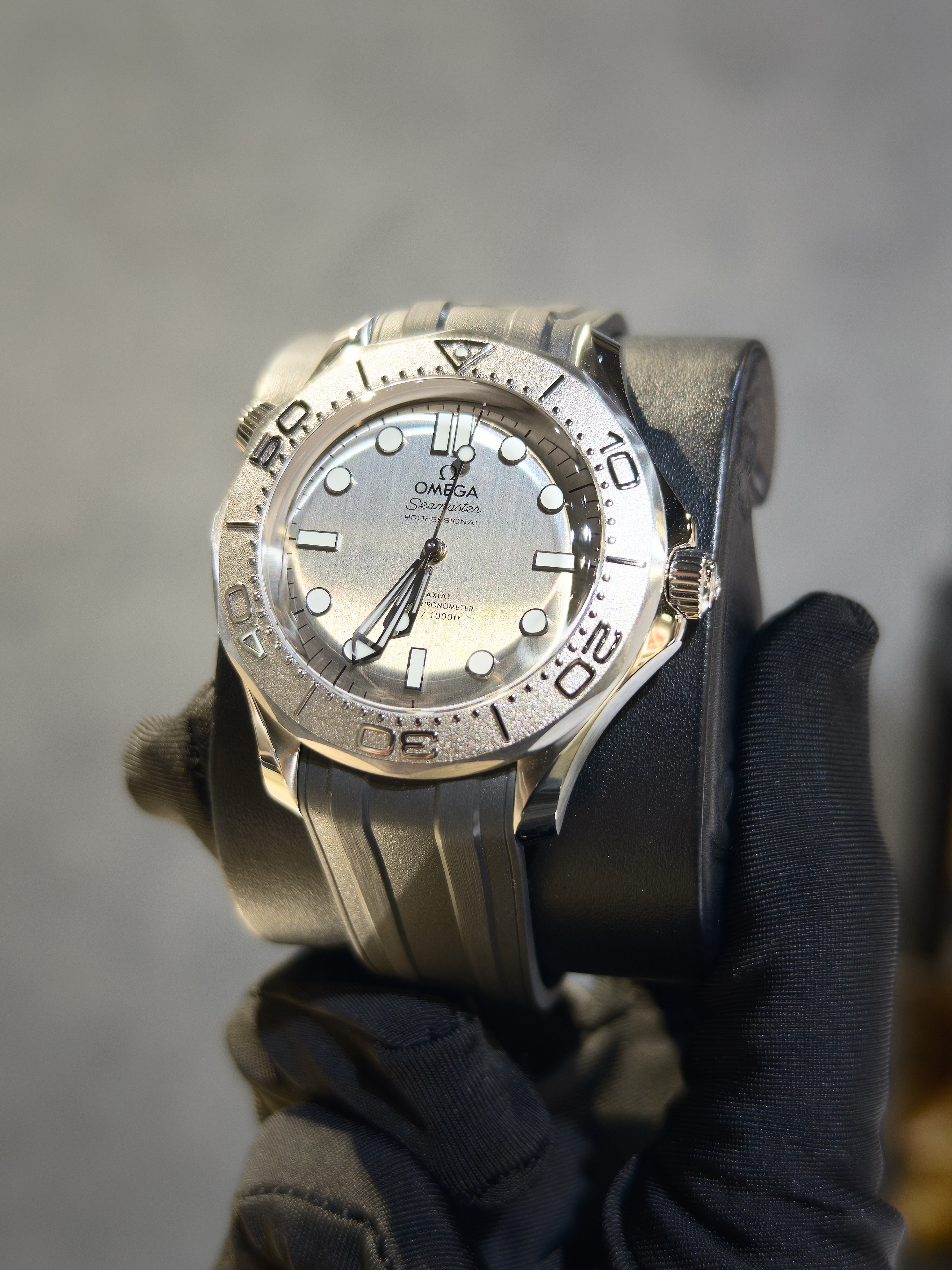 BRAND NEW OMEGA  210.32.42.20.06.002 21032422006002 SEA MASTER 300M STEEL GREY DIAL RUBBER STRAP 42MM