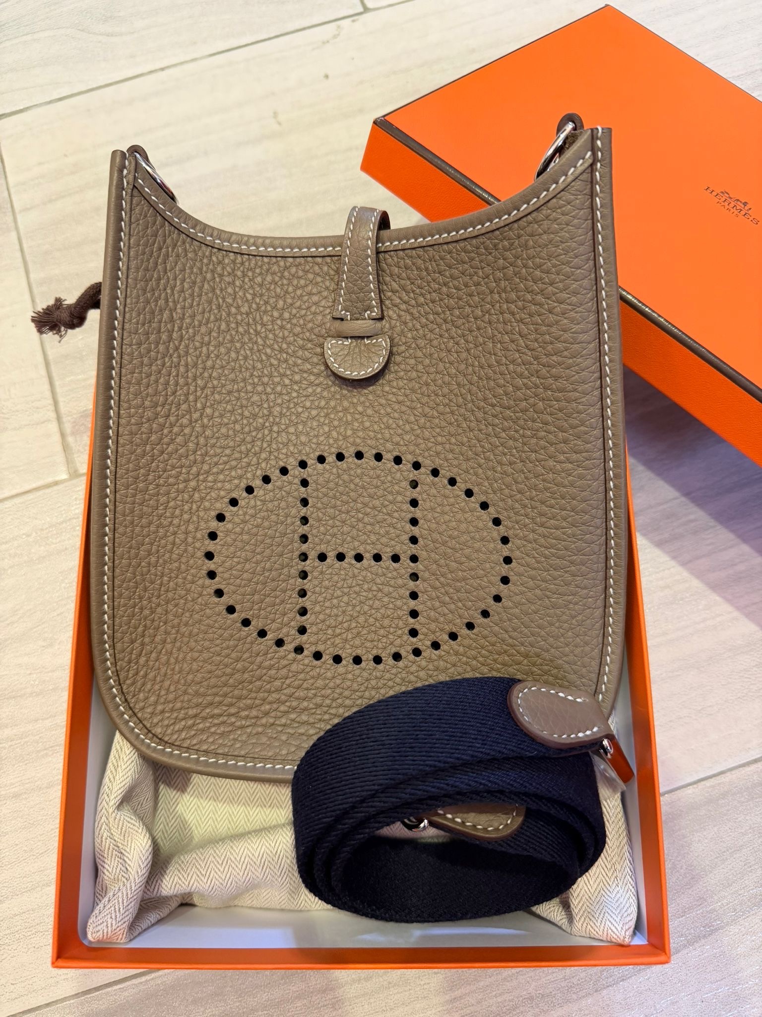 Evelyne mini 2 18 etoupe / 76 bleu indigo ck W (二代：肩帶長85cm)