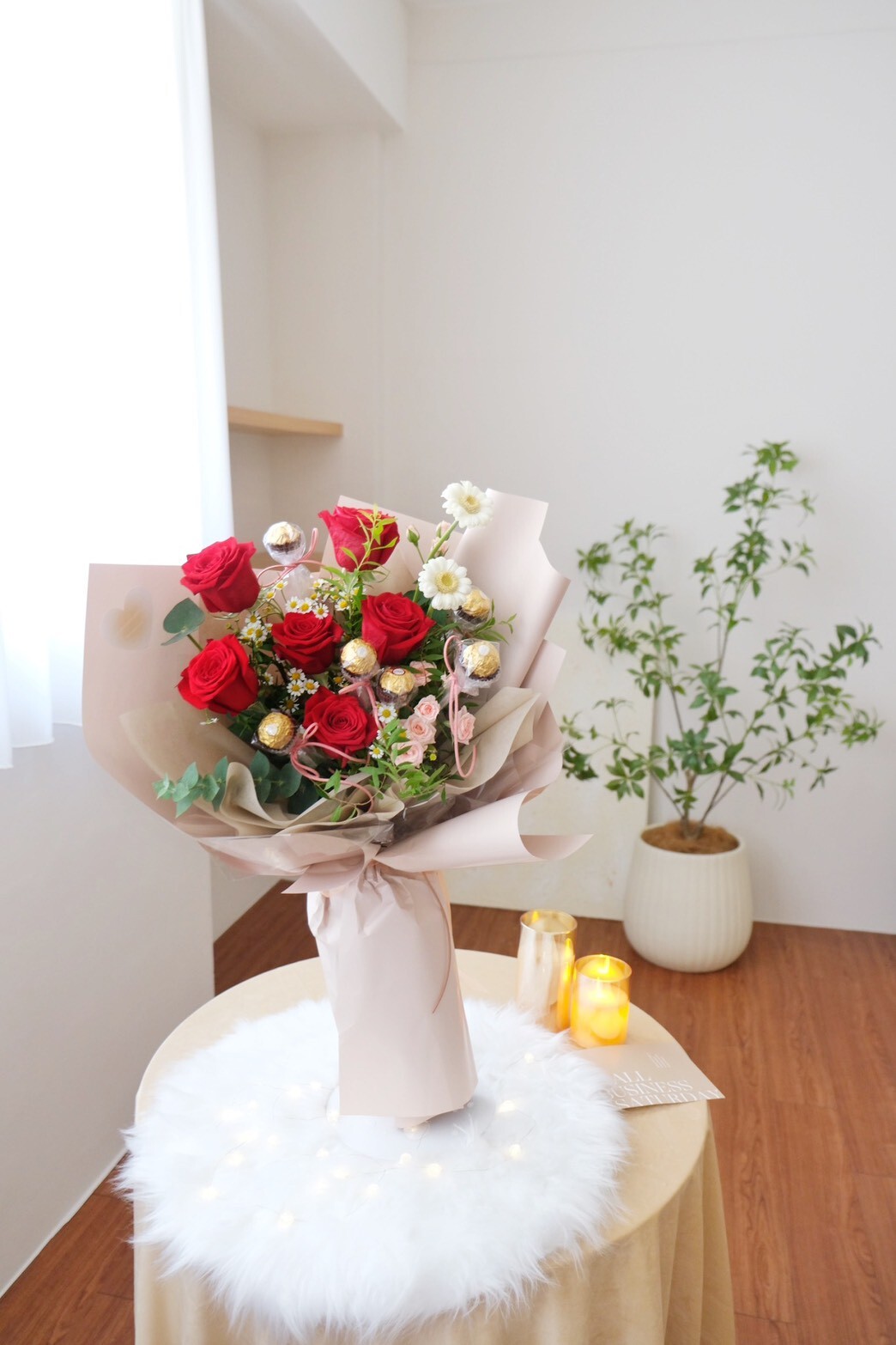 鮮花 / 進口紅玫瑰金沙花束