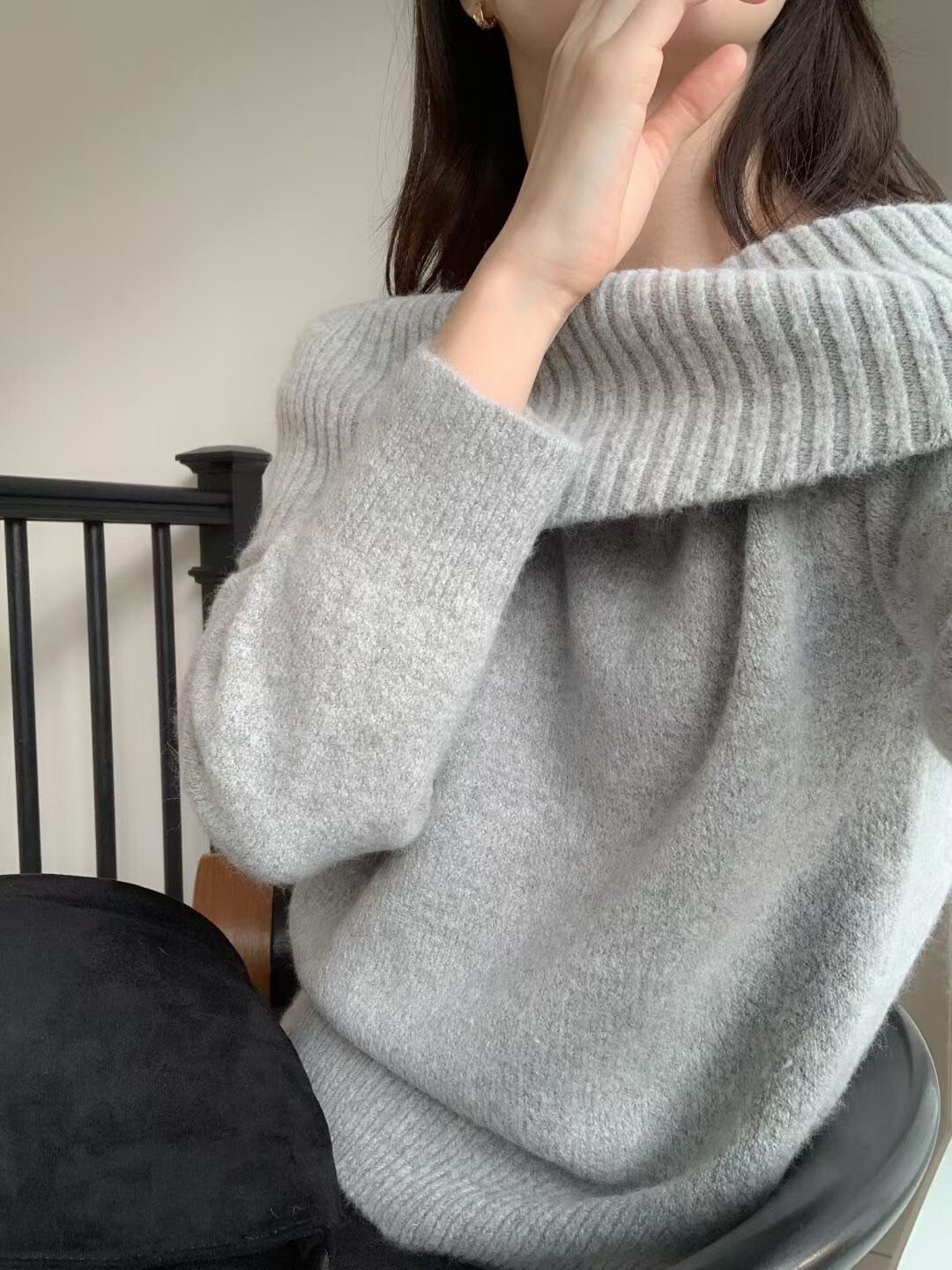 反摺螺紋露肩一字領針織上衣毛衣 / 2色
