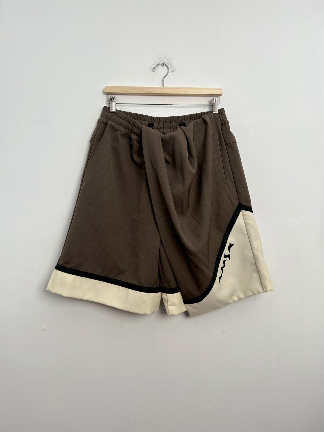 NAMESAKE BROWN SHORTS SIZE M