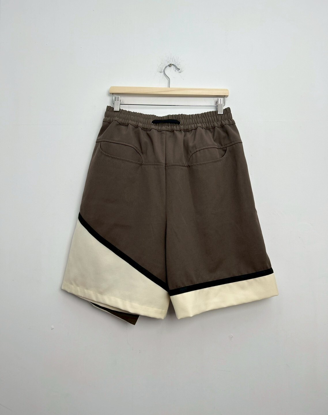 NAMESAKE BROWN SHORTS SIZE M