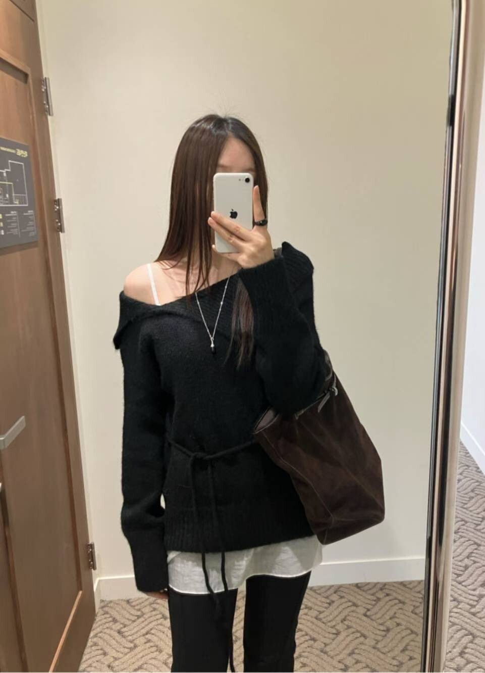 不對稱大小領片露肩造型毛衣-附綁帶 / 2色