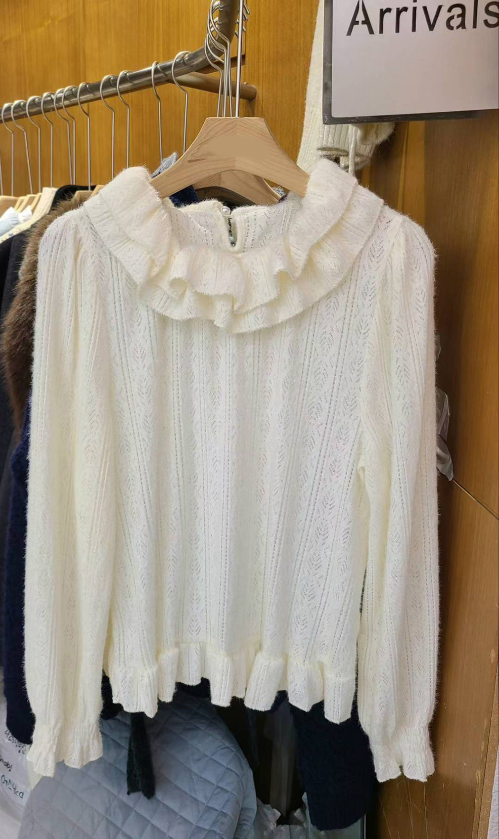 雲朵白浪漫雙層荷葉滾邊圓領織紋感毛衣