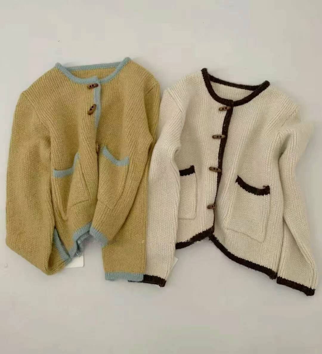 可愛配色滾邊圓領牛角釦針織外套 / 2色