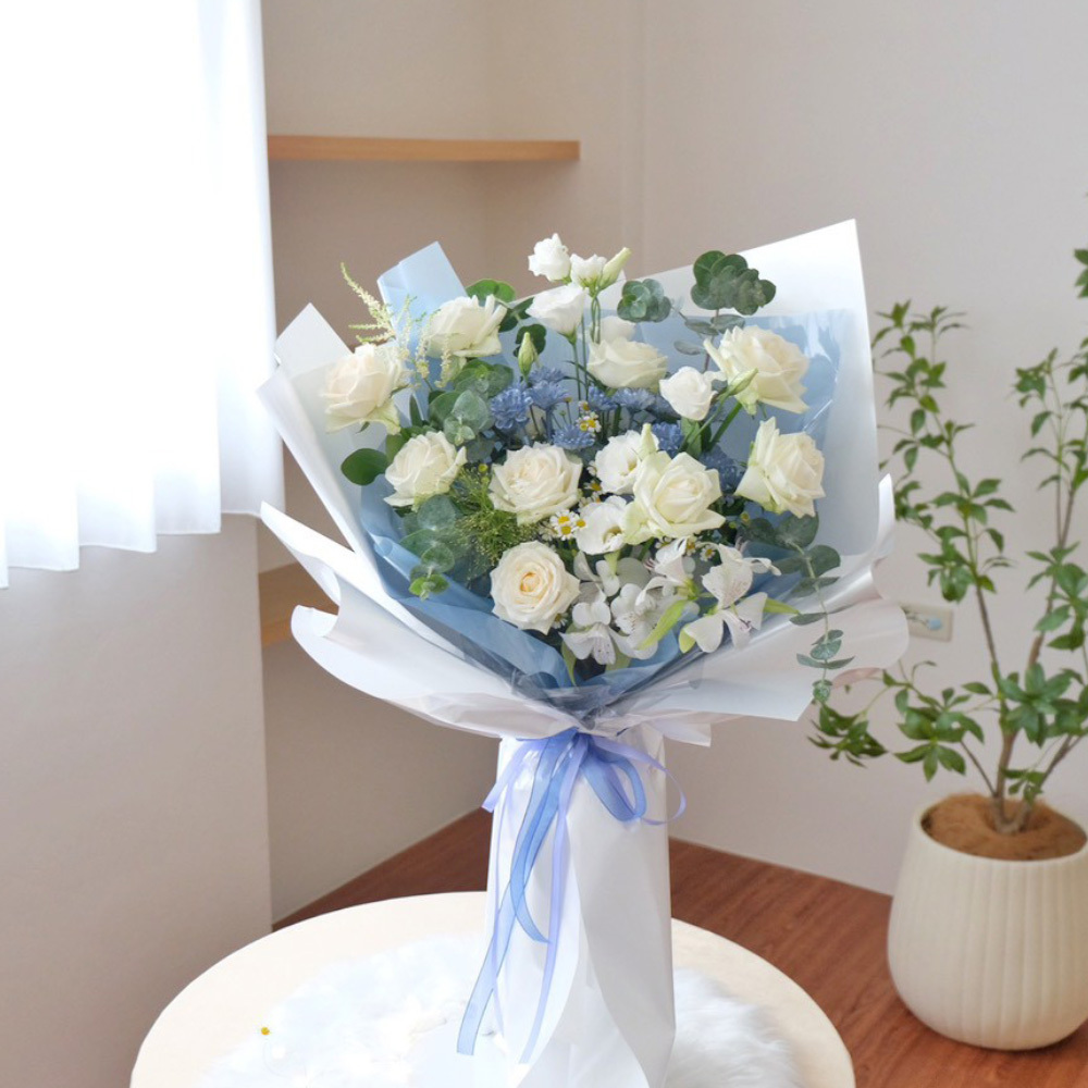 鮮花 / 藍白色花束