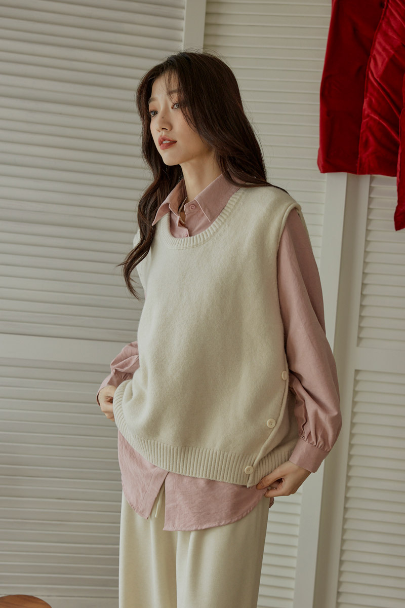 造型側排釦袖捲邊背心