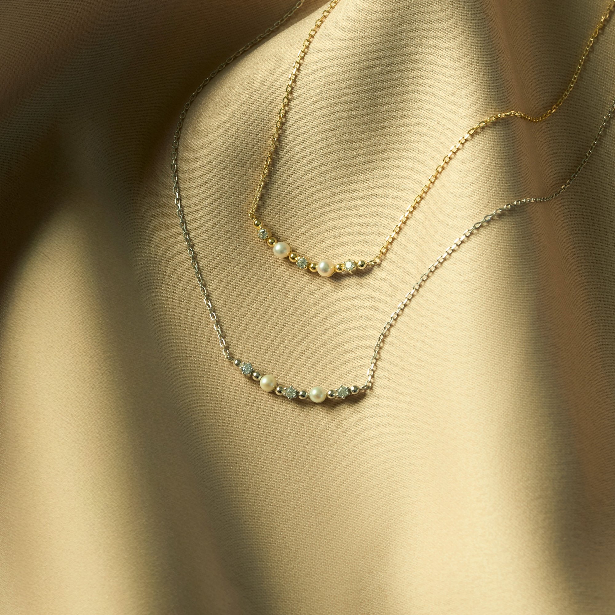 天然珍珠、鋯石與銀珠結合而成的925純銀項鍊,不只優雅,還能修飾臉型