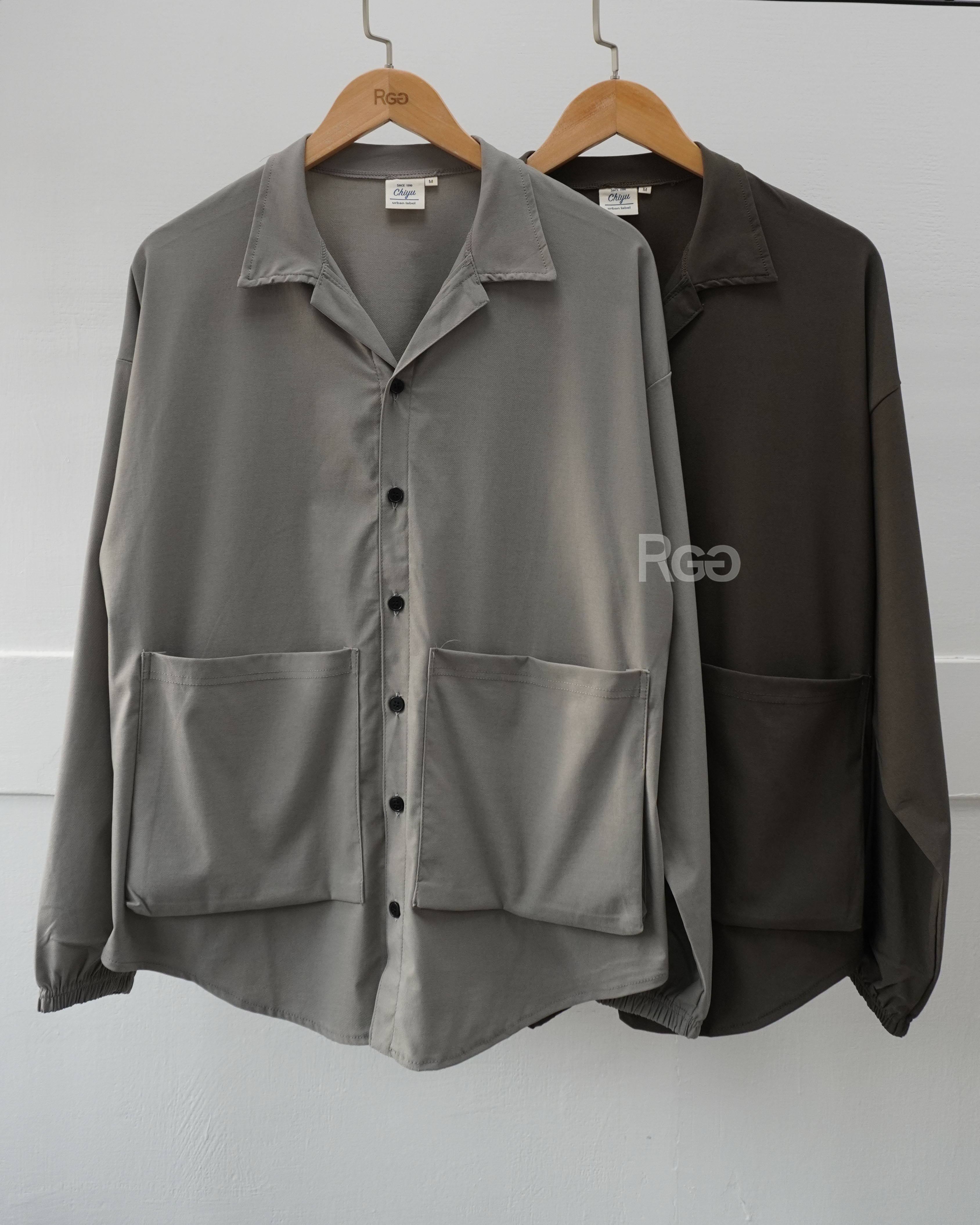 25202 古巴領立體口袋襯衫 兩色 室內照