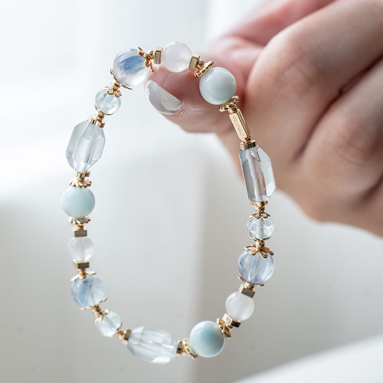 影子：灰藍兔毛｜藍托帕｜玉化藍晶石｜海紋石｜貓眼白兔毛