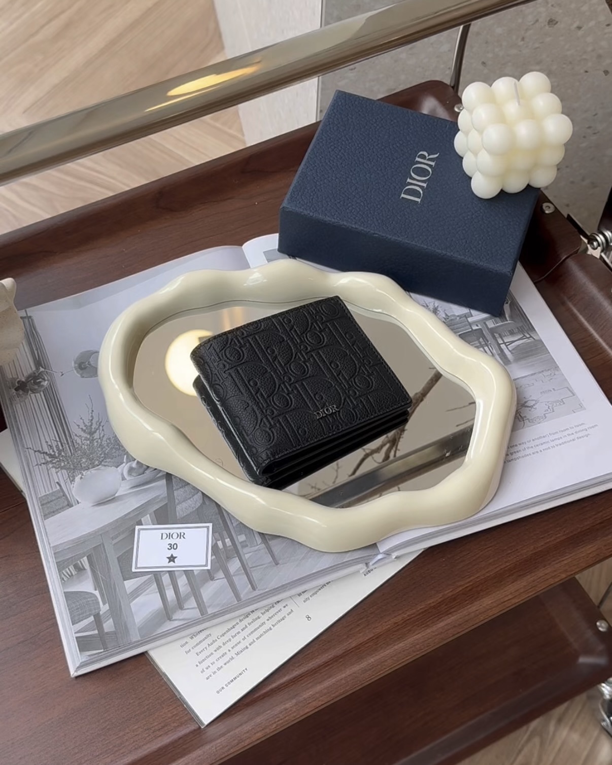 DIOR｜GRAVITY 皮革內八卡雙折短夾 黑色