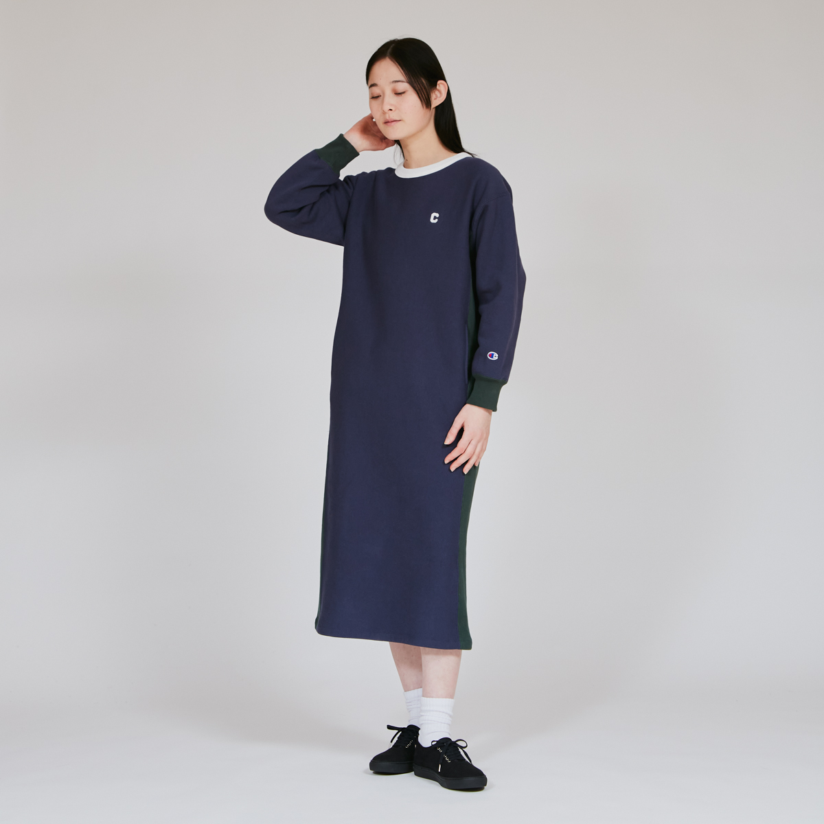 女款-CASUAL 寬版小C刺繡側邊口袋長袖洋裝-深藍色（CW-C005-386）