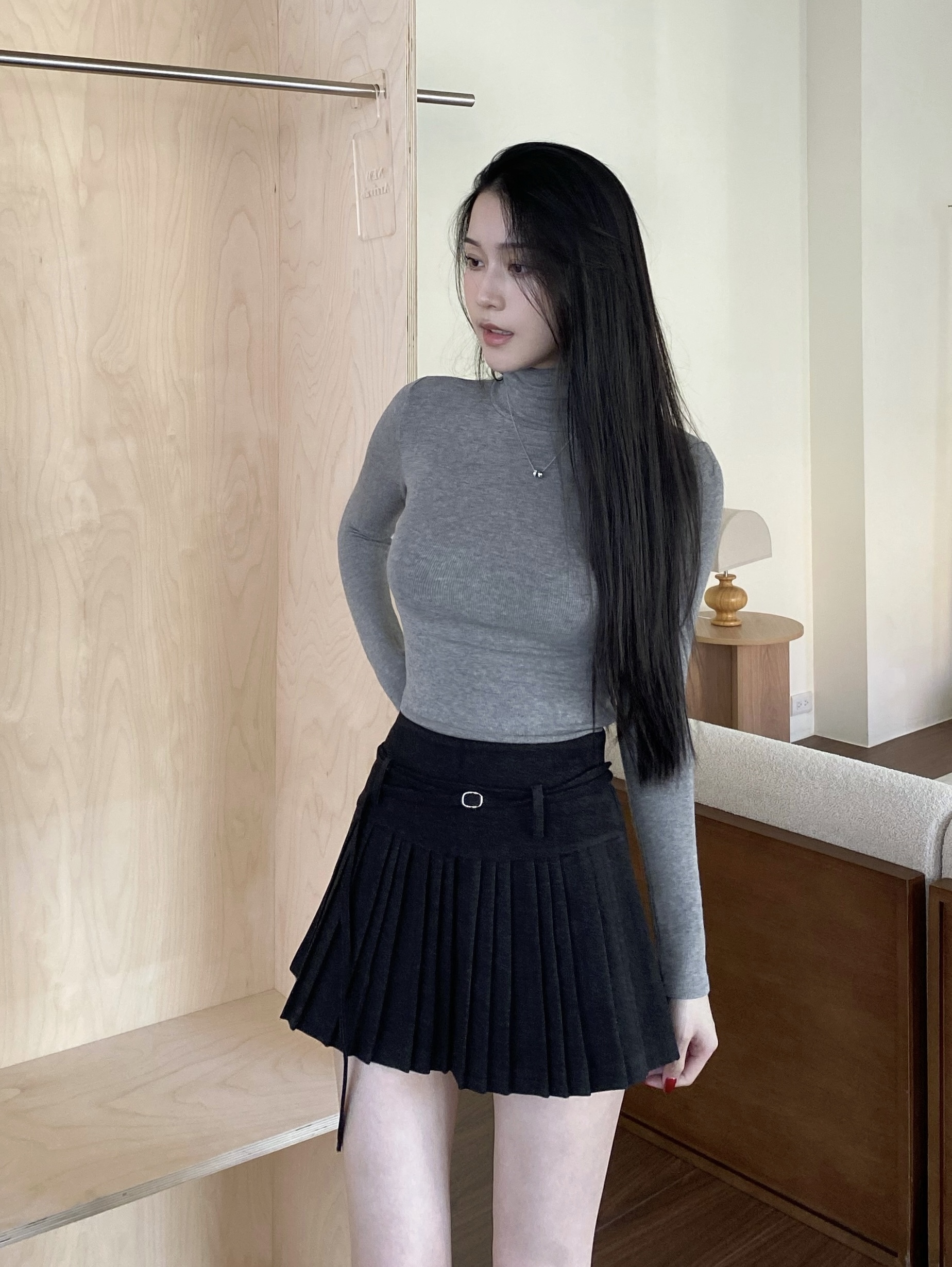 挺版毛呢繫帶百褶裙