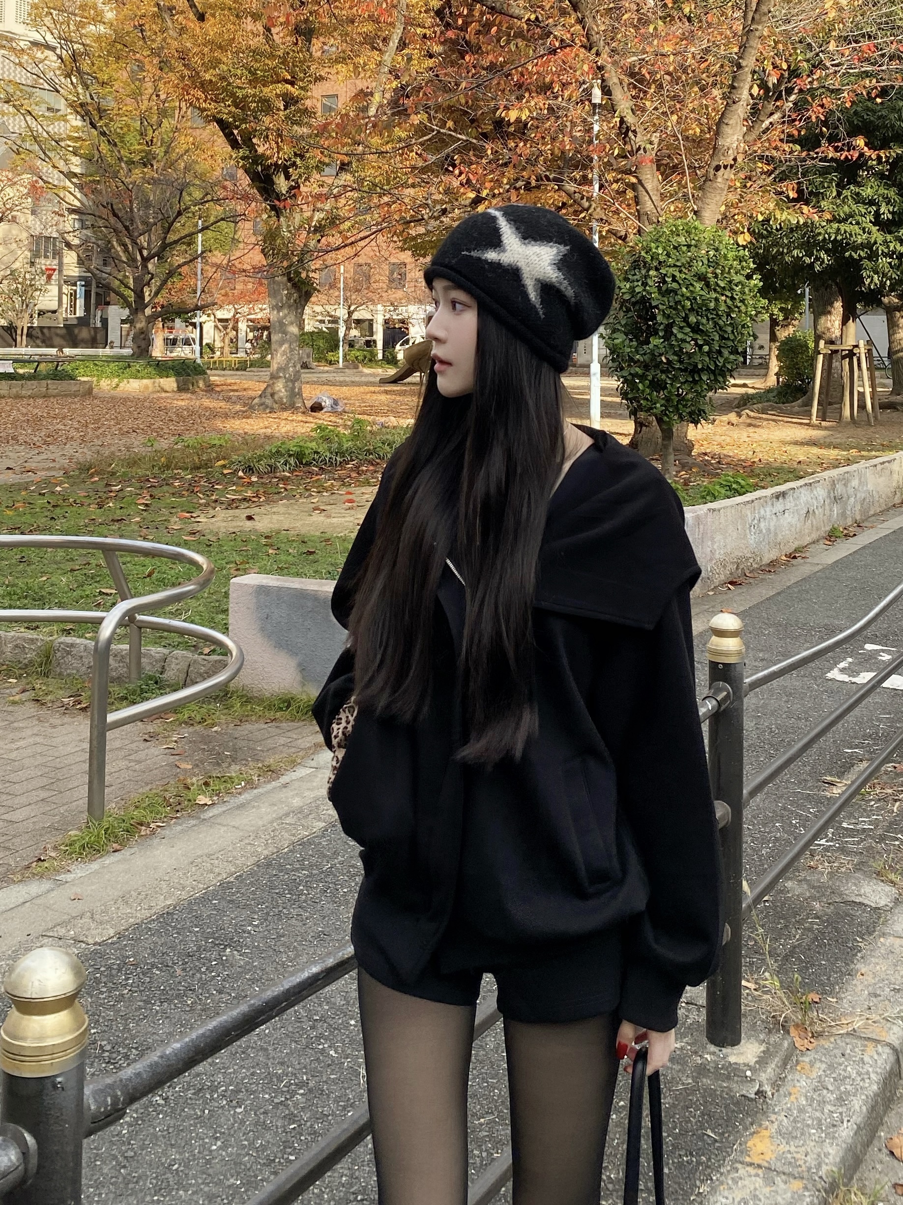 挺版翻領連帽套裝