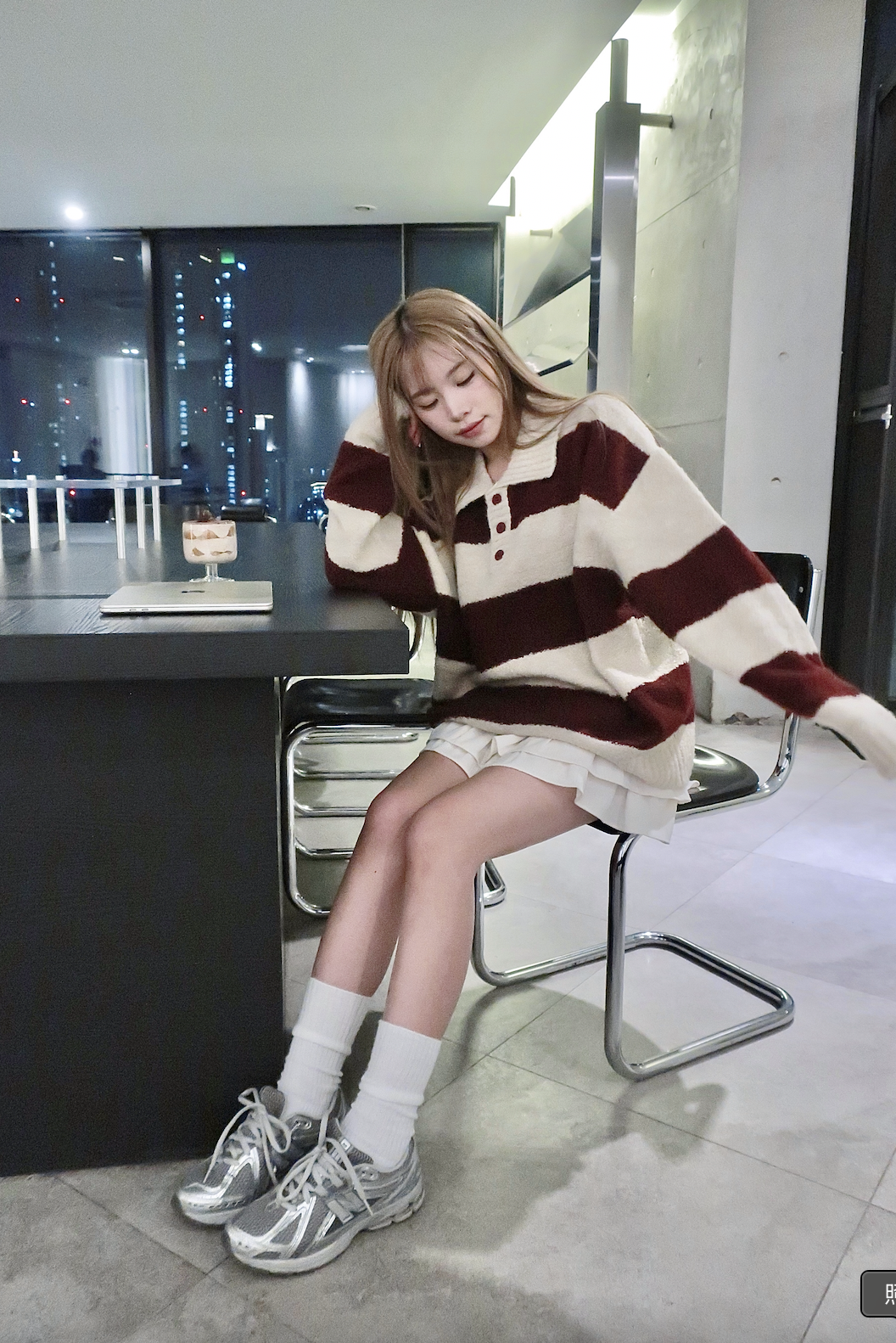 聖誕紅條紋翻領針織衫