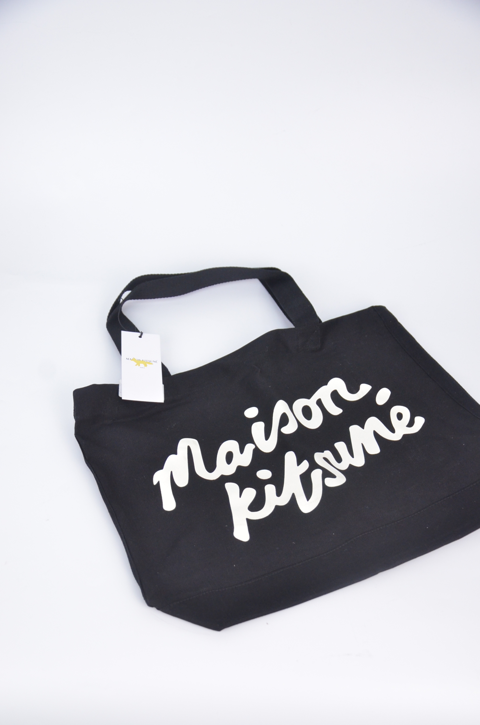 Maison Kitsune 字樣托特包-黑白兩款【PW05124WW9042】