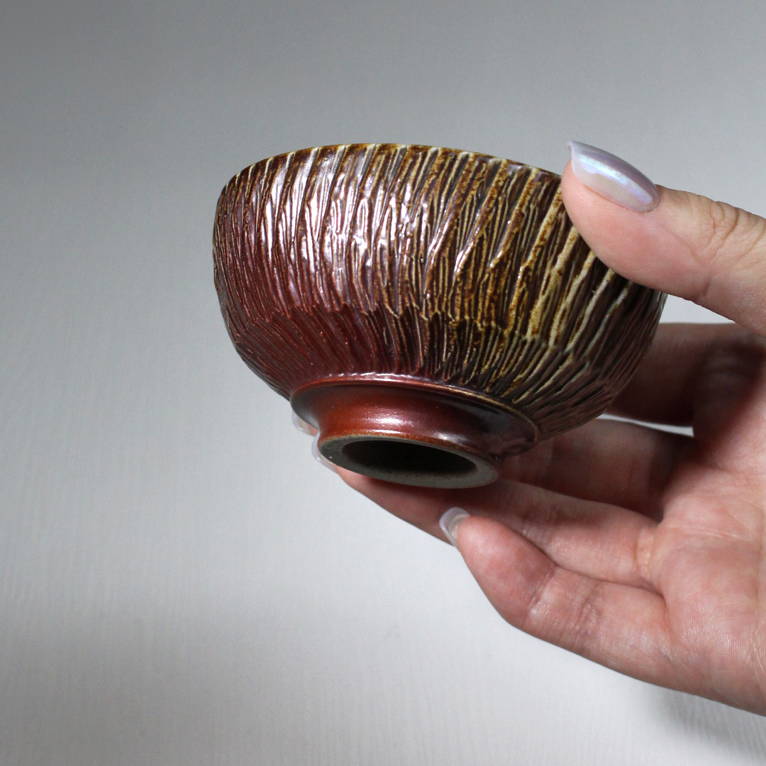 柴燒雕紋儒雅手捧杯