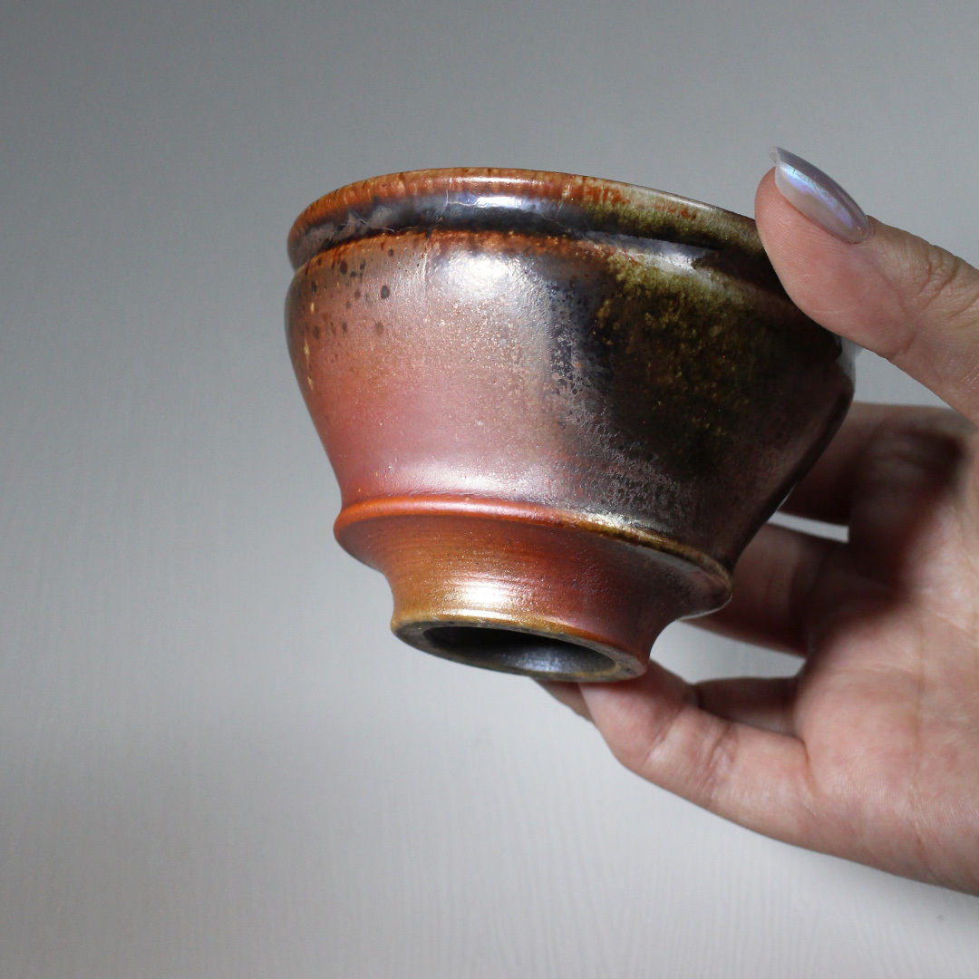 重落灰玫金折腹手捧杯