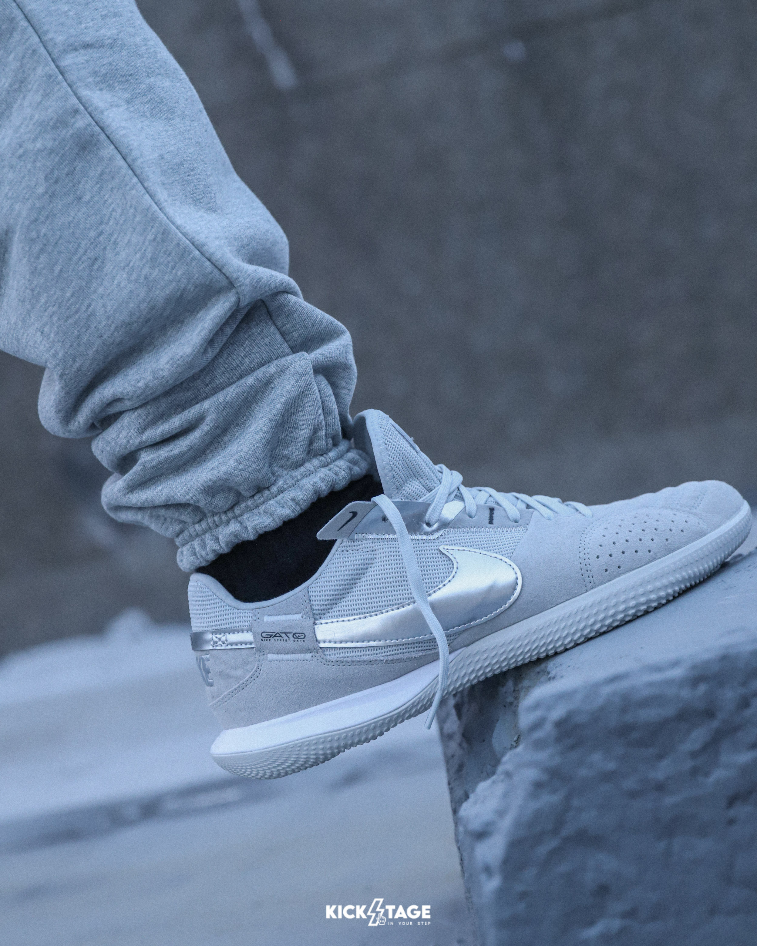 男鞋 NIKE STREETGATO 灰銀 復古 麂皮 足球 運動鞋【DC8466-005】