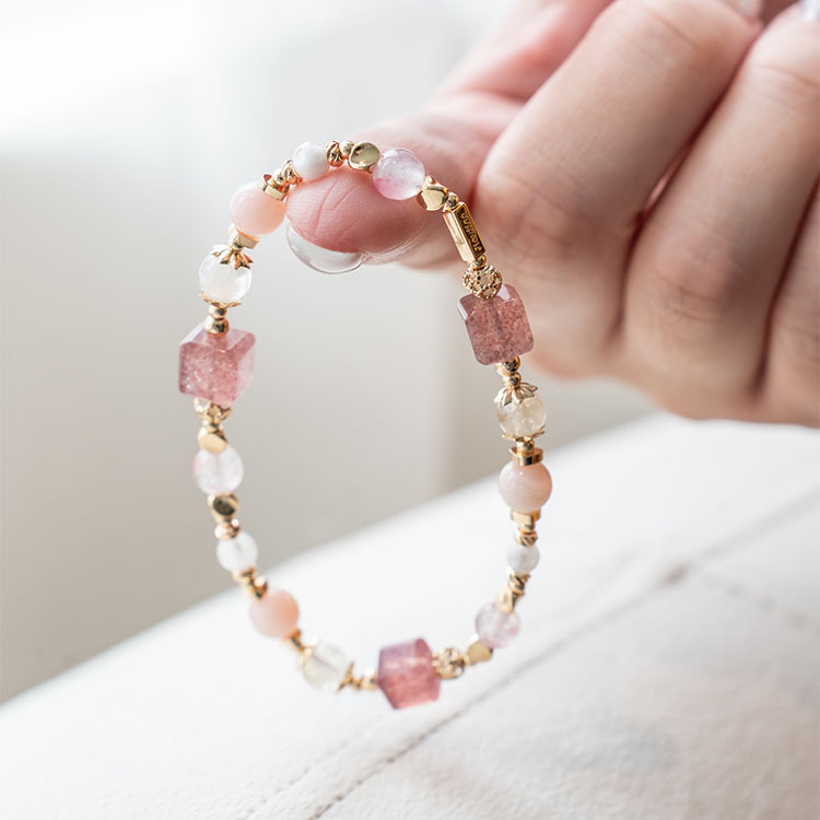 成熟的假象：草莓晶｜粉紅蛋白石｜白幽靈｜櫻花雨｜雪花幽靈